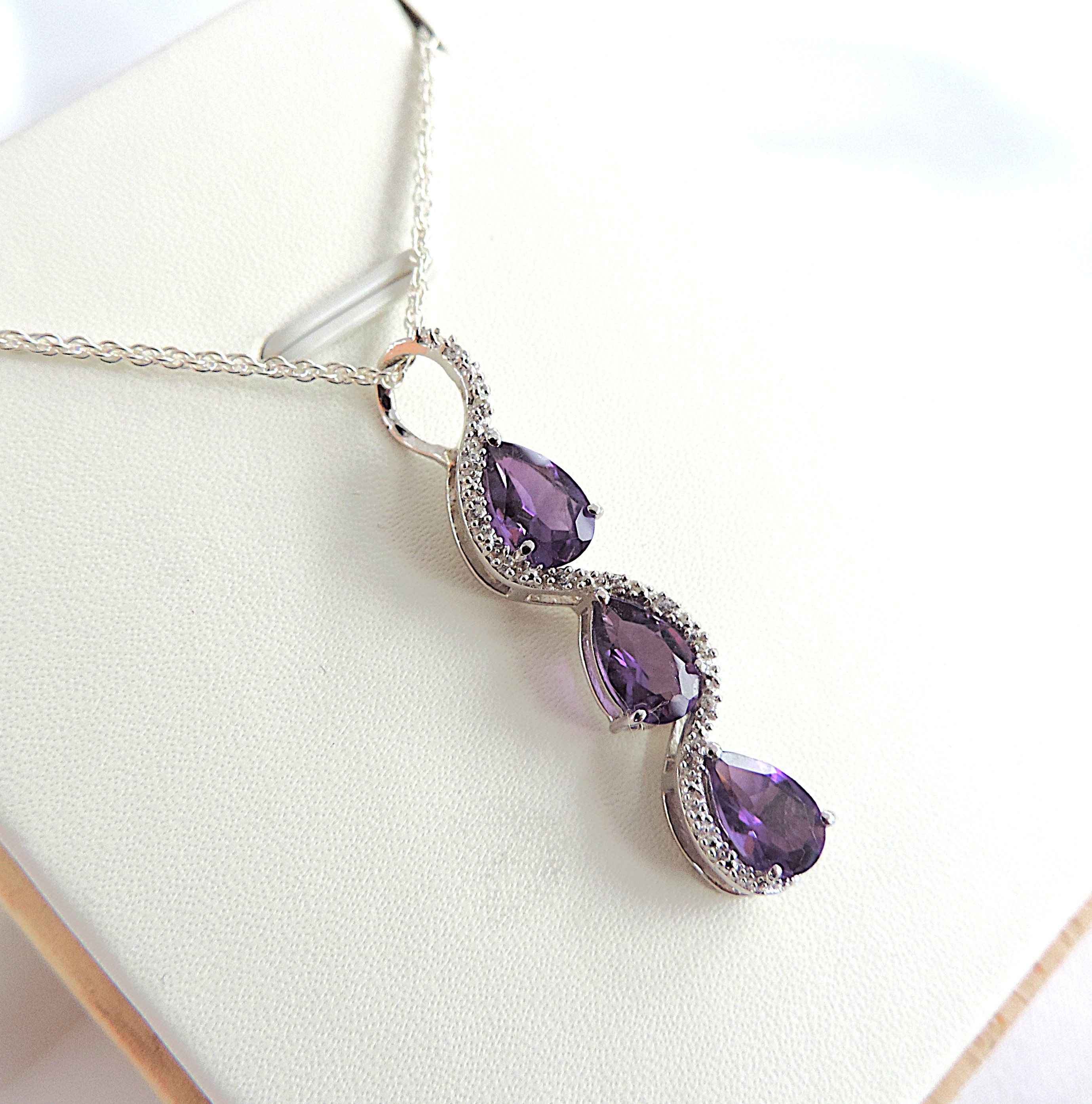 925 Silver 2.55 Carat Trilogy Amethyst Gemstone Necklace 'New with Gift Box'
