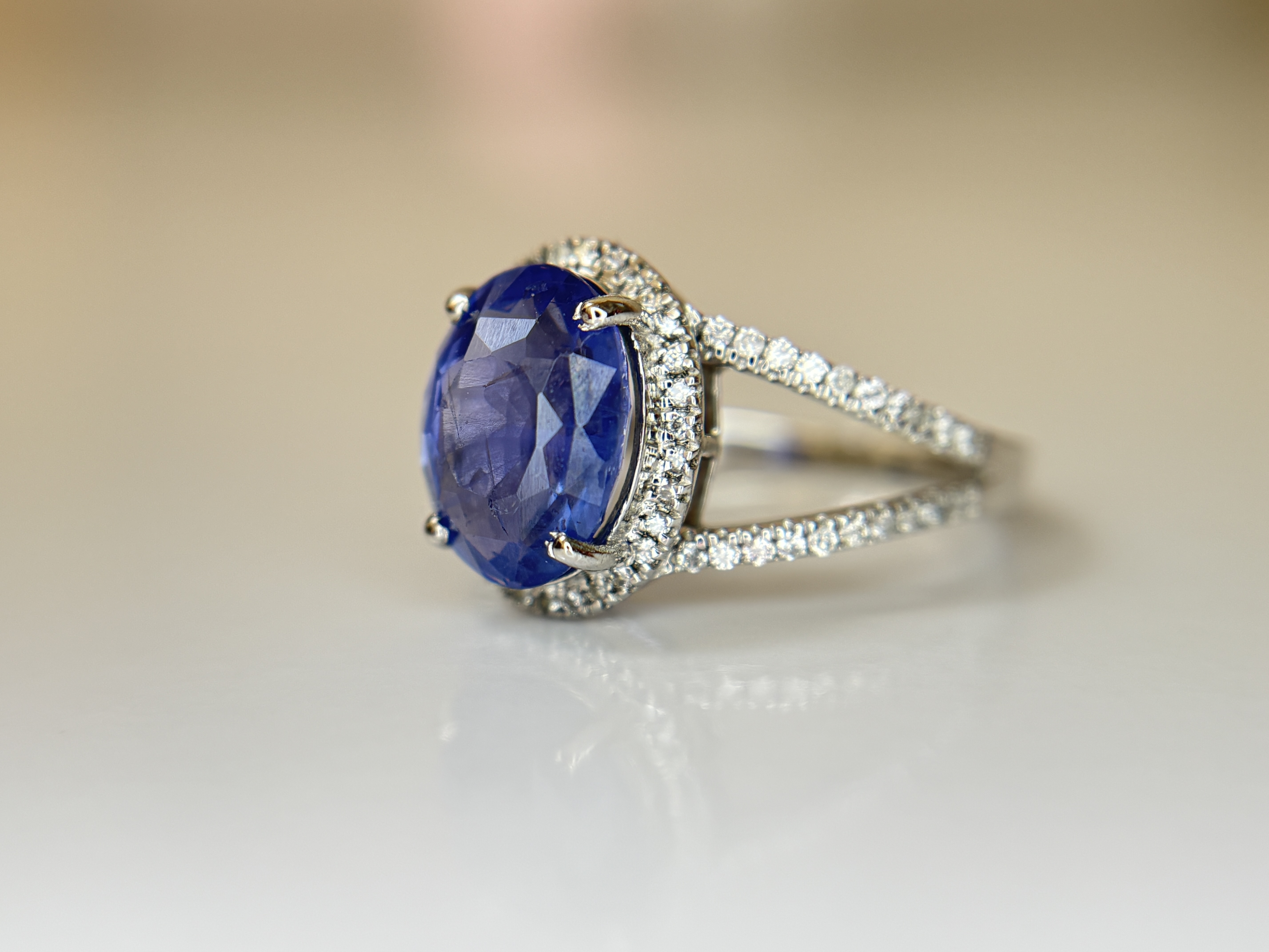 Beautiful 2.83 CT Natural Ceylon Cornflour Blue Sapphire Diamonds & 18k Gold
