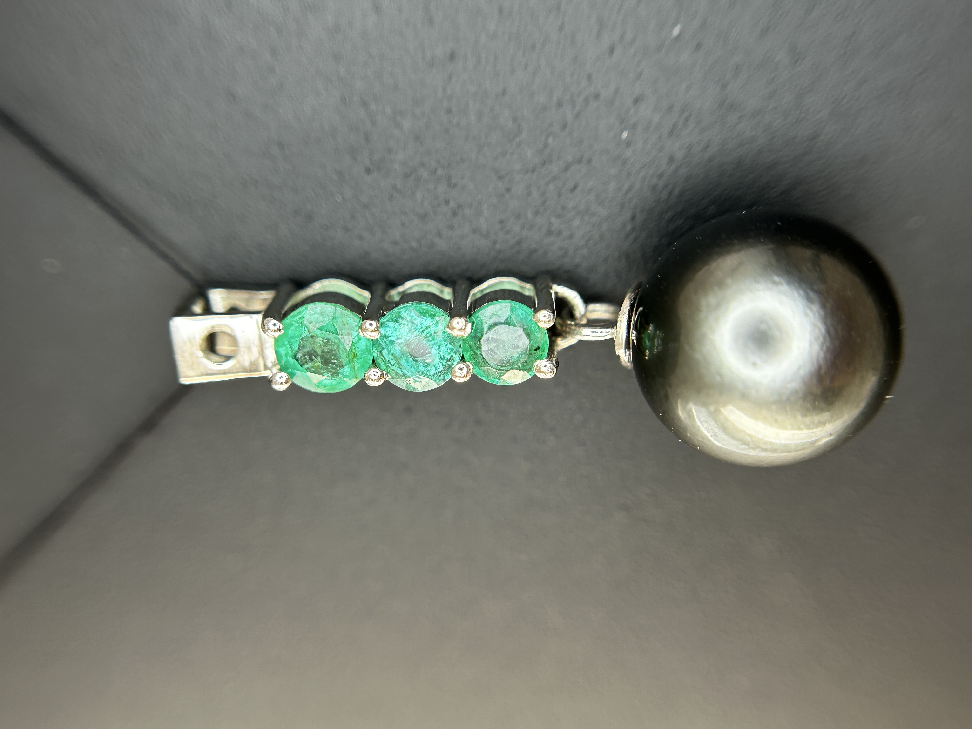 Beautiful 9.25CT Natural Tahitian Pearl With Emerald & 950 Platinum Pendant