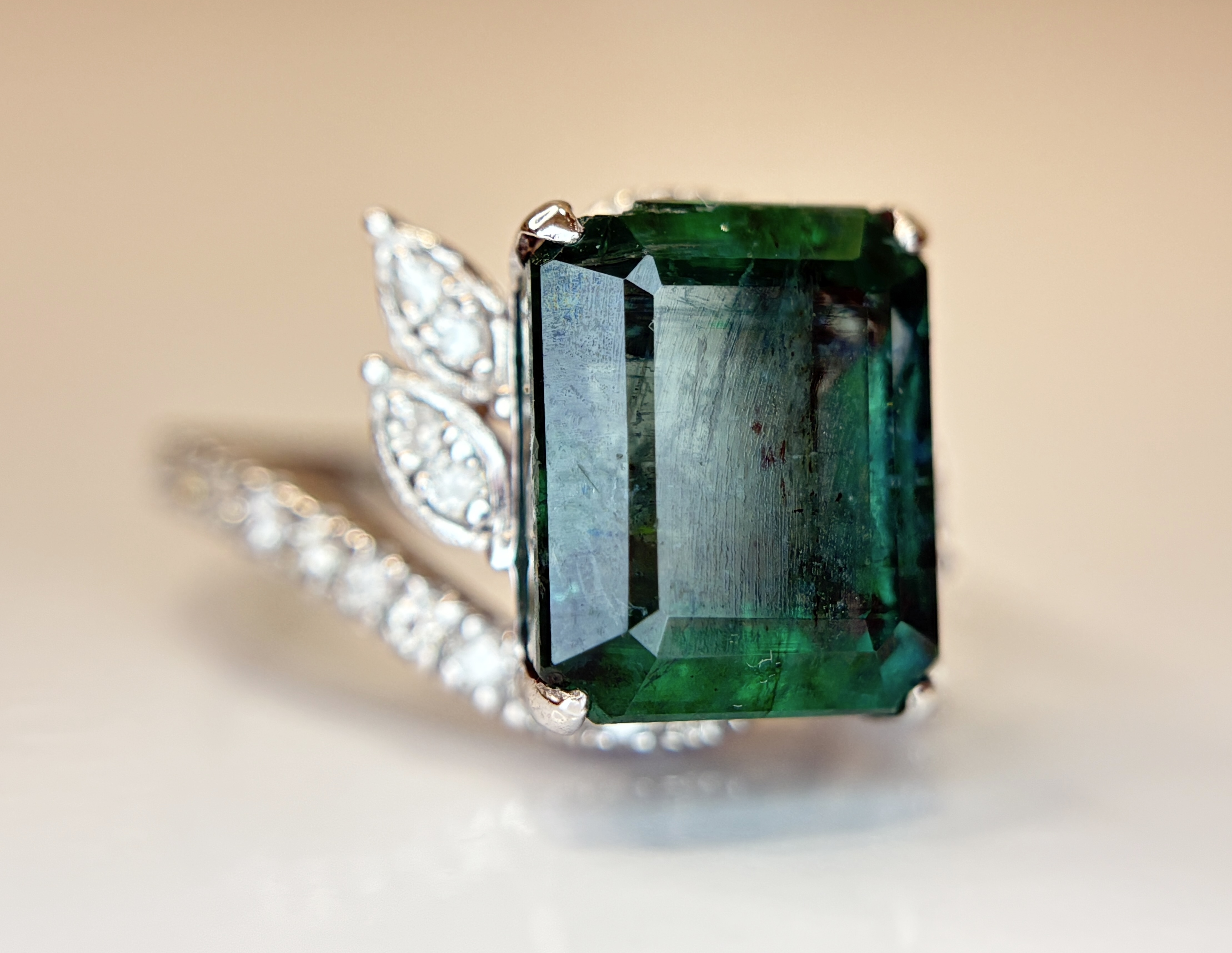 Beautiful 5.45 CT Natural Emerald With Natural Diamonds & 18k Gold