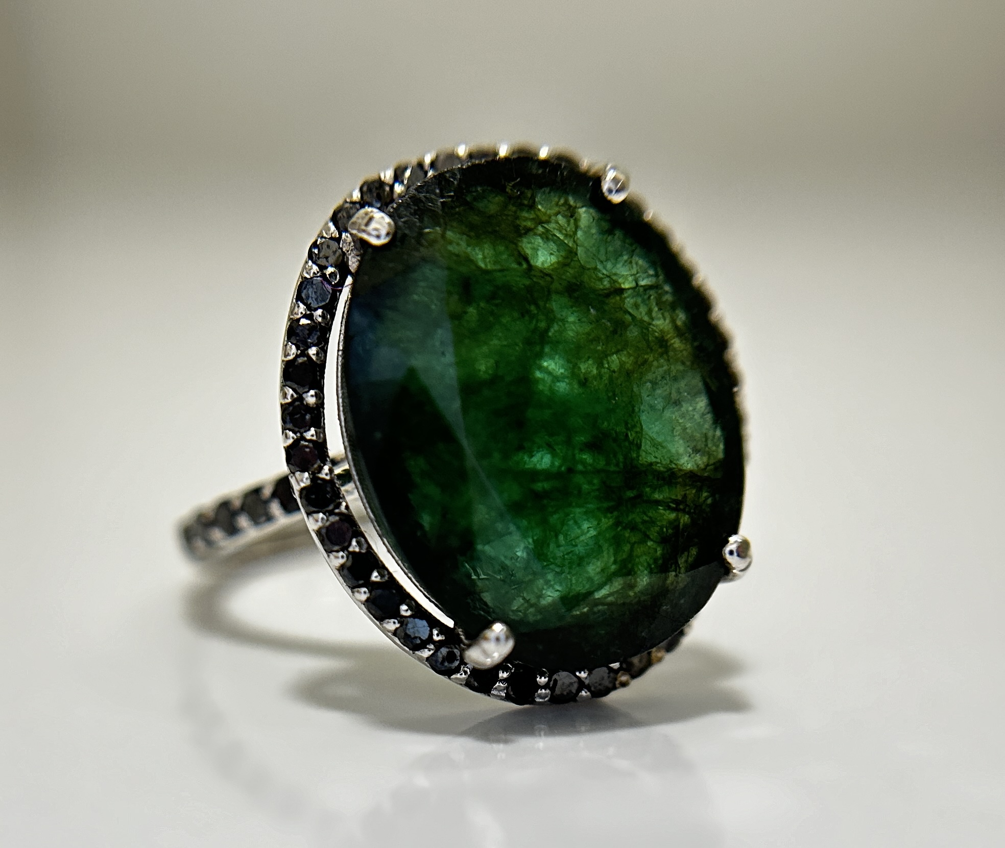 Beautiful Natural Emerald 11ct With Natural Black Diamonds & 18k Gold