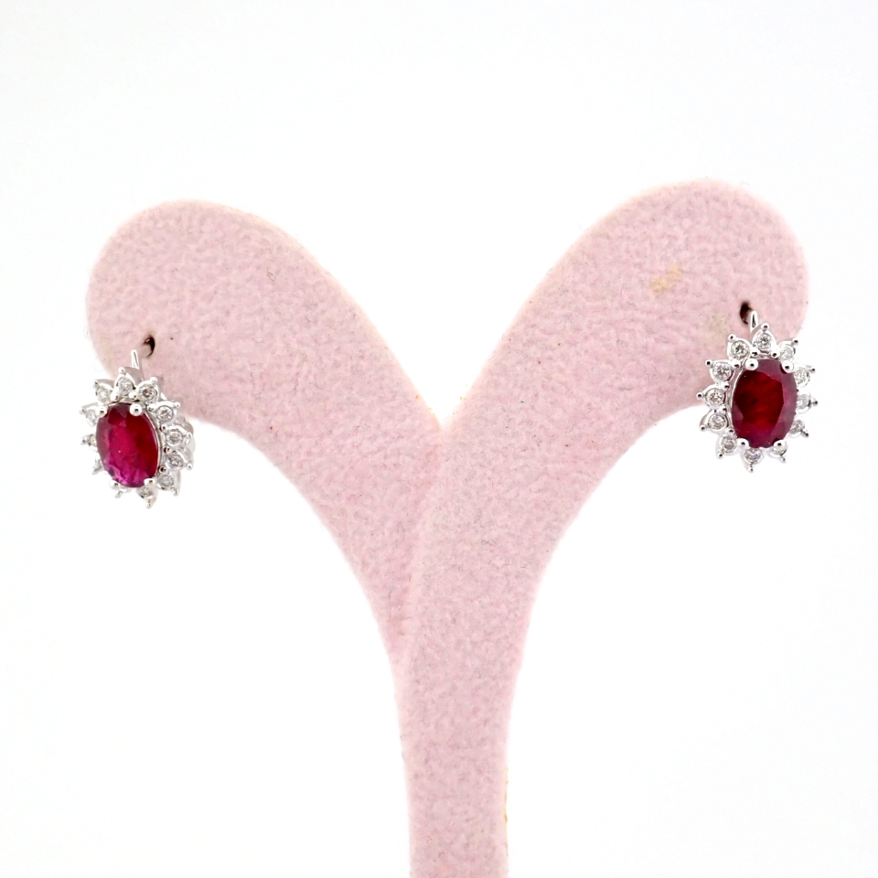 Natural Diamond 18K White Gold Earring