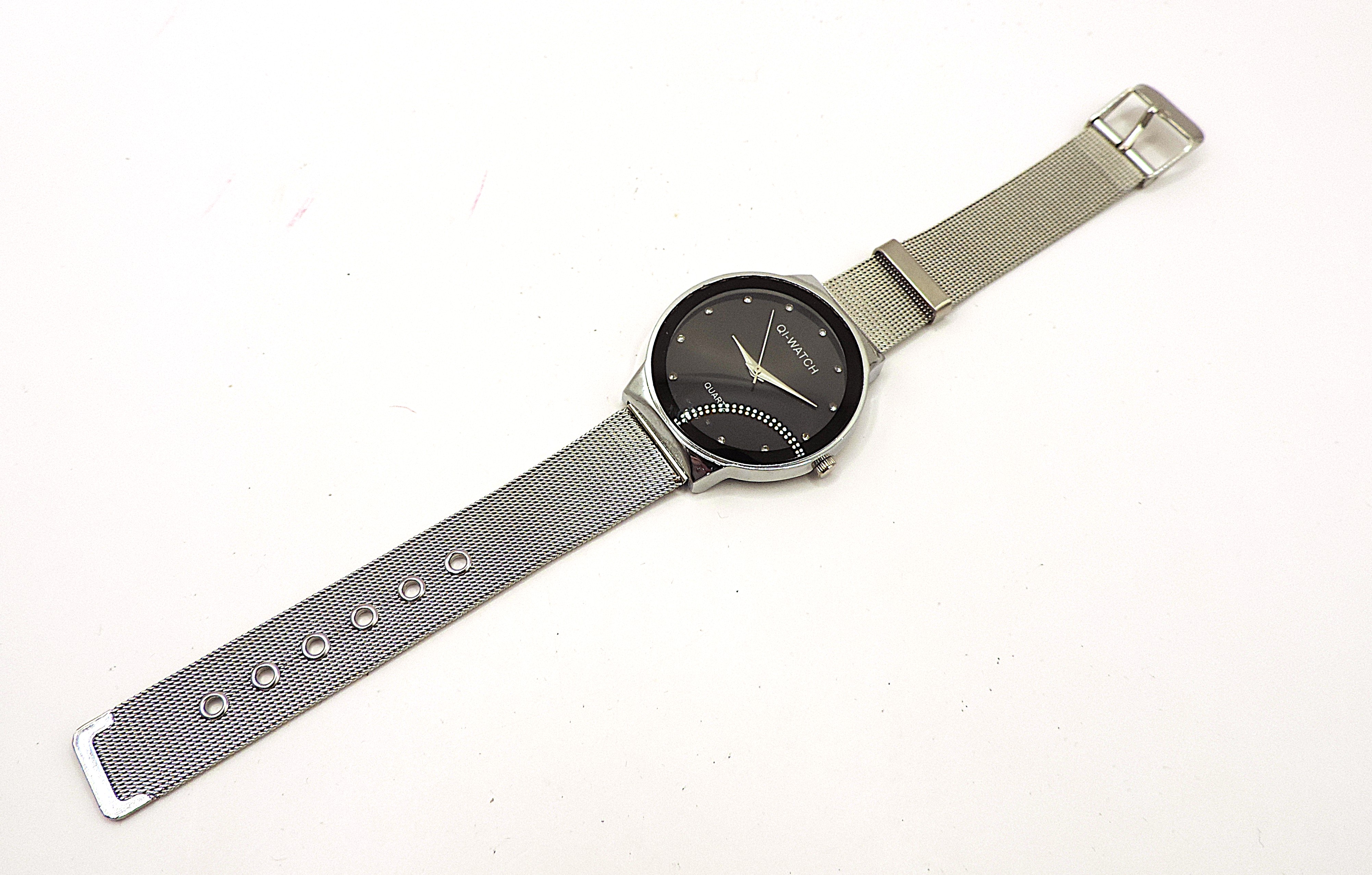 QI Quartz Bracelet Watch New Battery Working