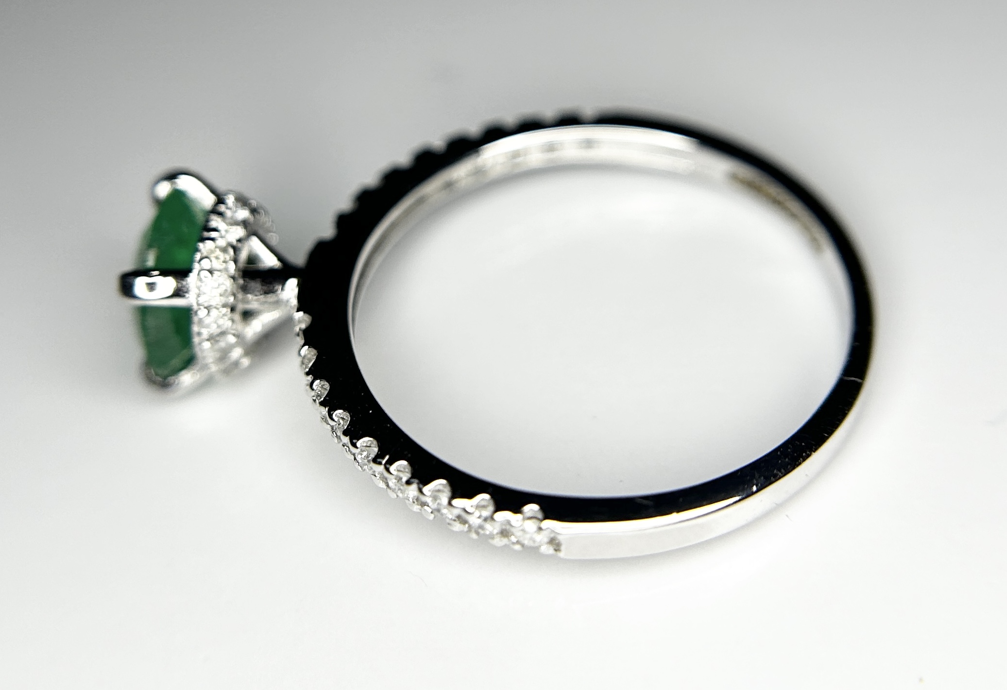 Beautiful 1.03ct Natural Emerald With Natural Diamonds & 18k Gold