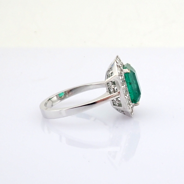 Natural Diamond 18K White Gold Ring