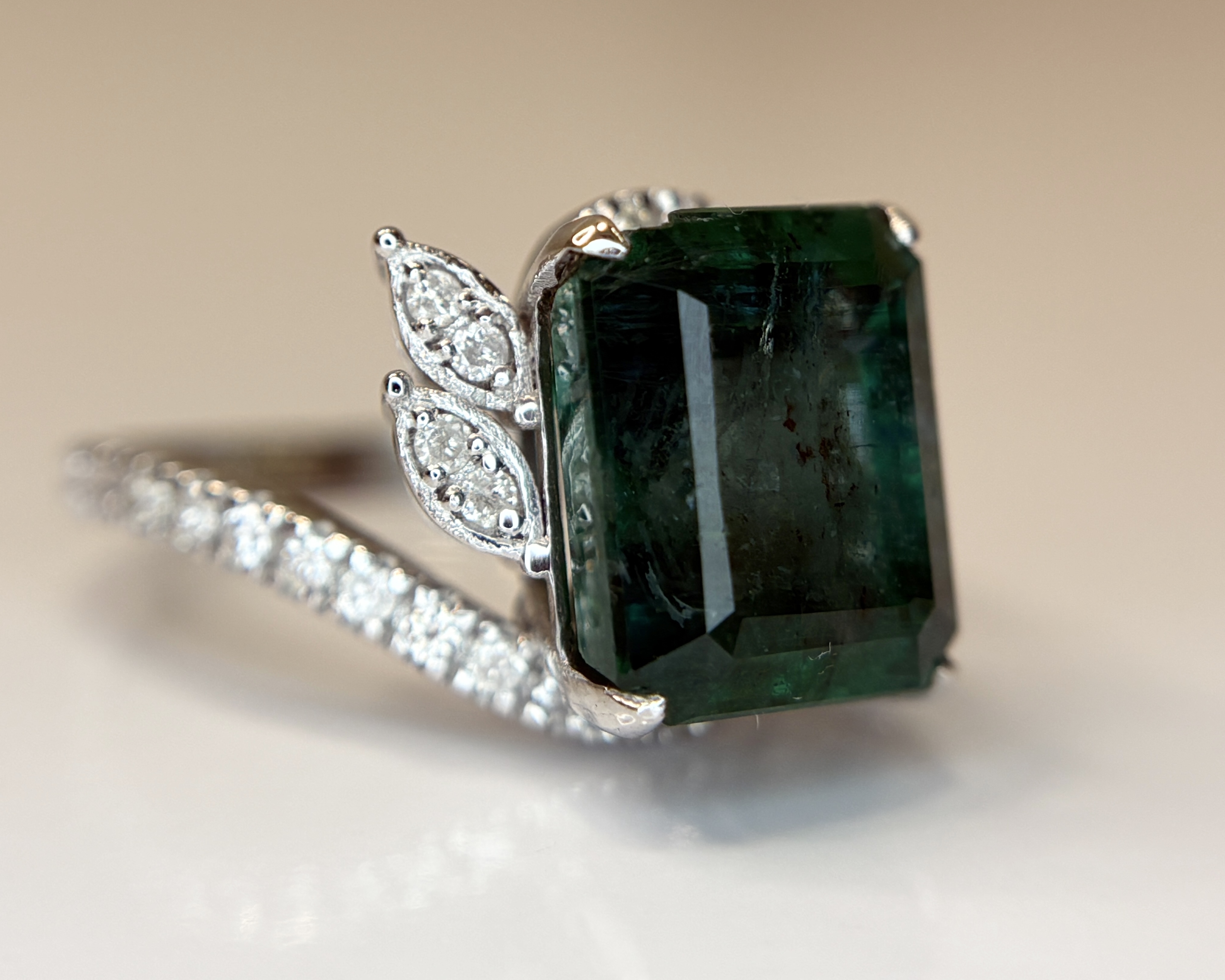 Beautiful 5.45 CT Natural Emerald With Natural Diamonds & 18k Gold
