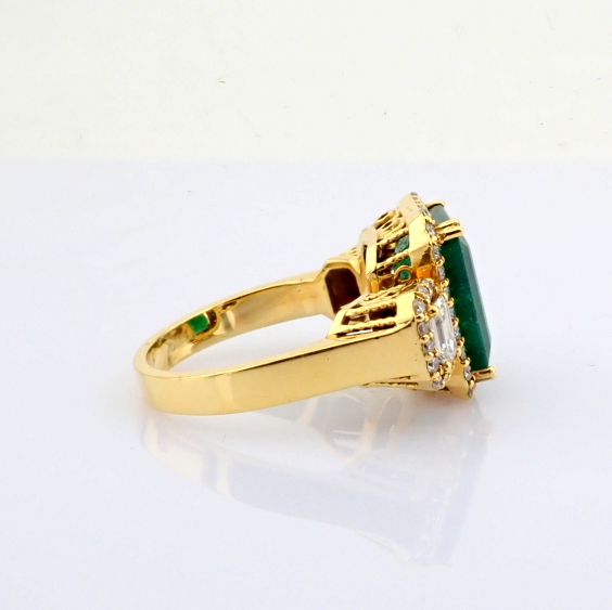 Natural Diamond 18K Yellow Gold Ring