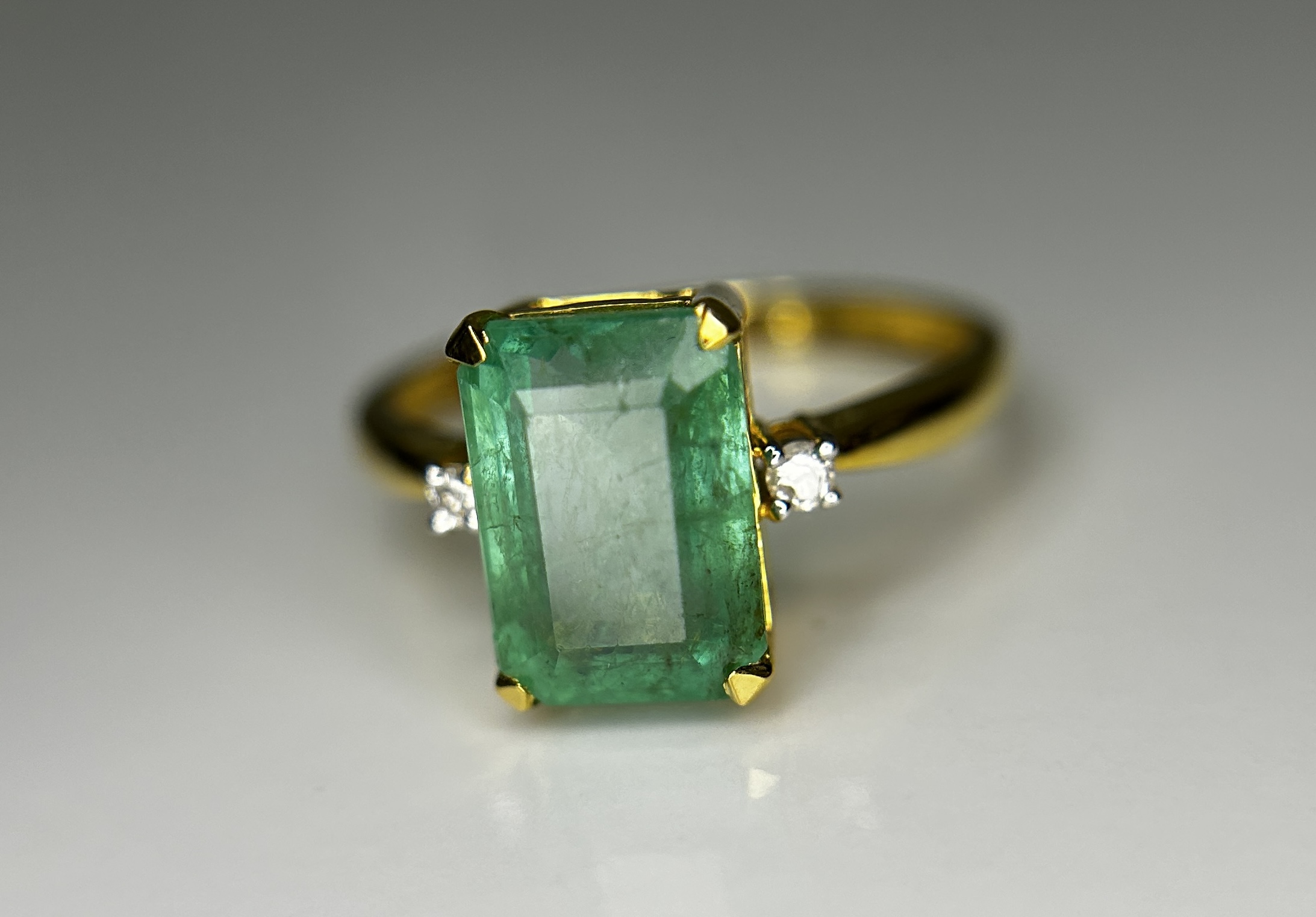 Beautiful Natural Emerald 3.51 CT With Natural Diamonds & 18k Gold