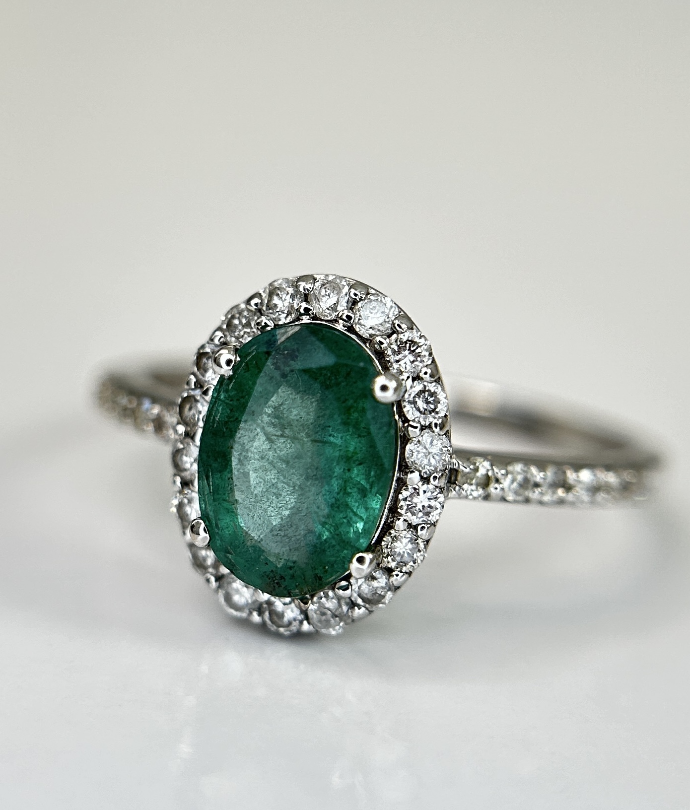 Beautiful Natural Emerald 1.22CT With Natural Diamonds & 18k Gold