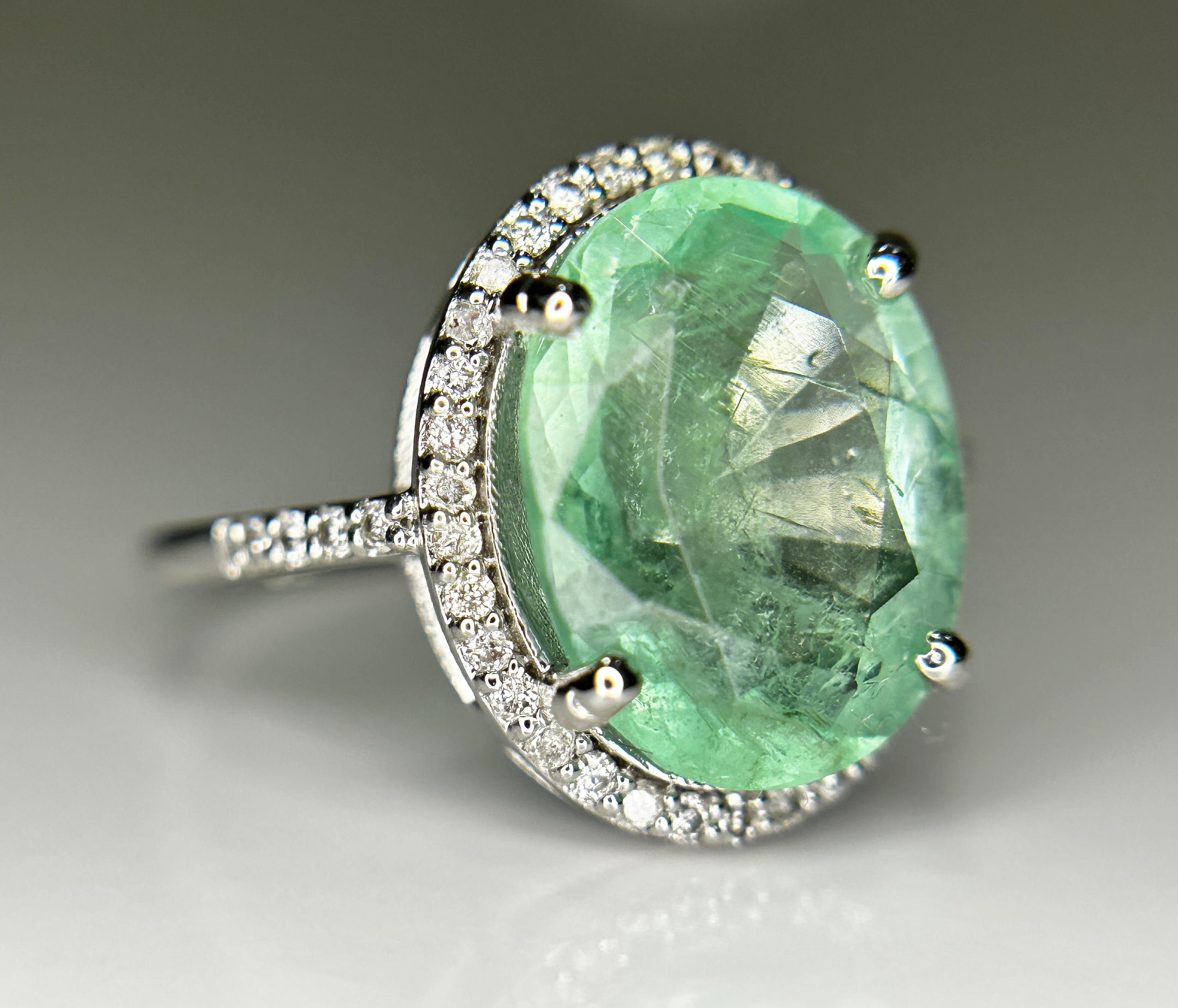 Beautiful 4.24CT Untreated Natural Columbian Emerald Ring, Diamonds & 18k Gold