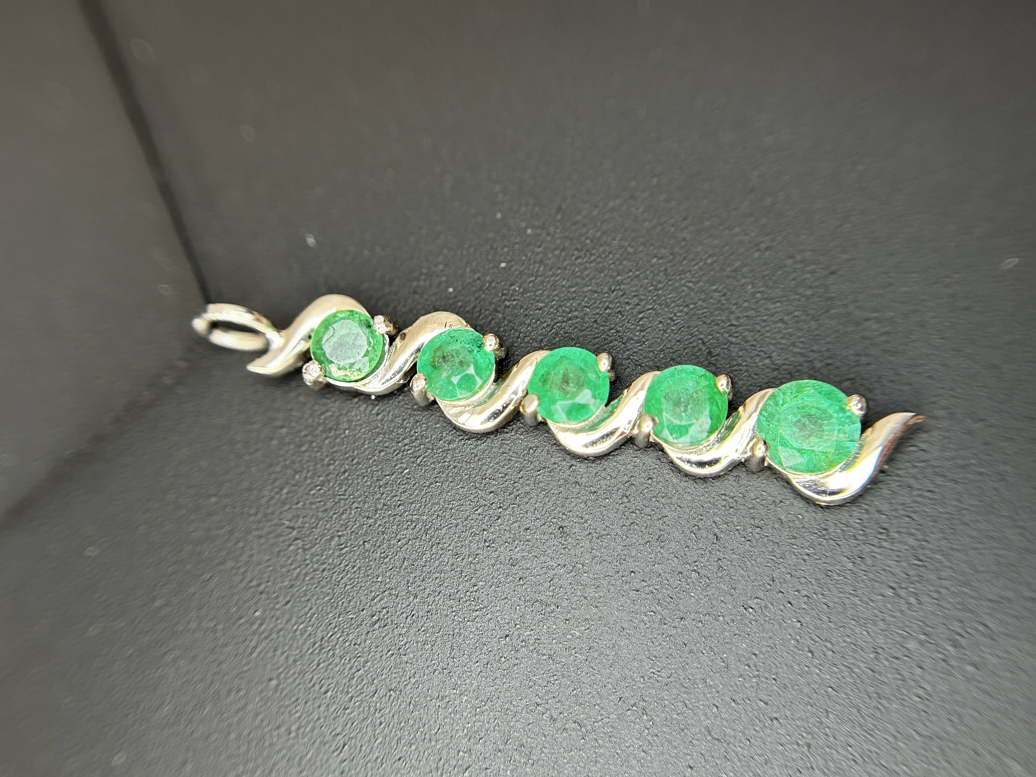 Beautiful 1.17ct Natural Emerald Pendant With Platinum 950