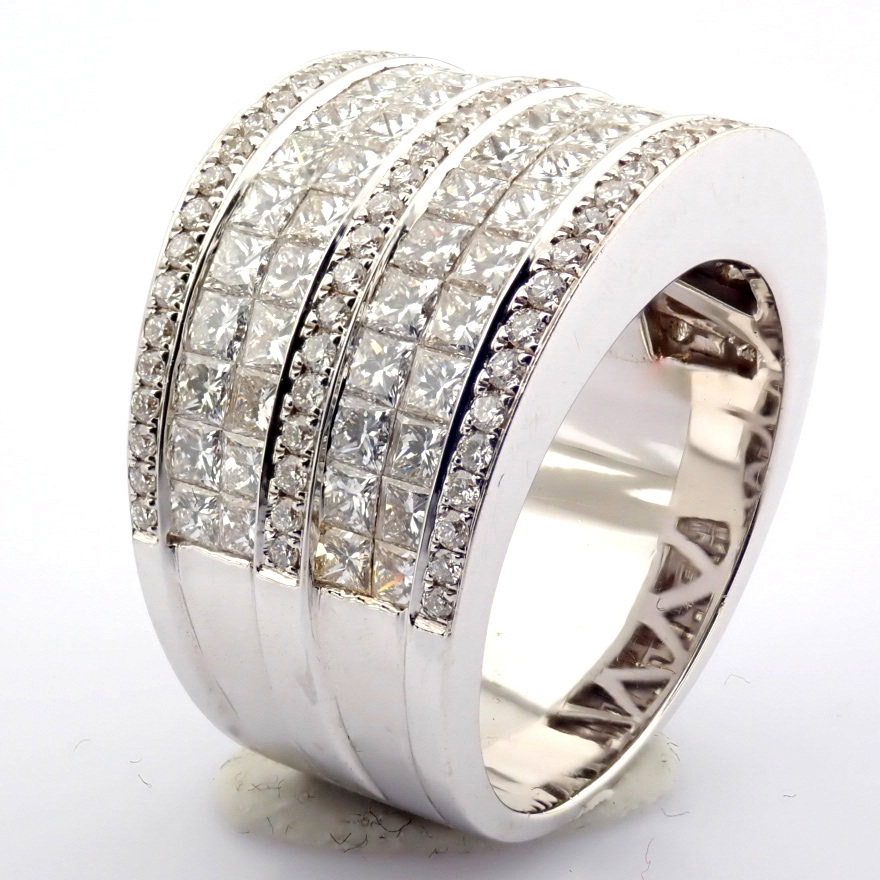 Natural Diamond 18K White Gold Ring