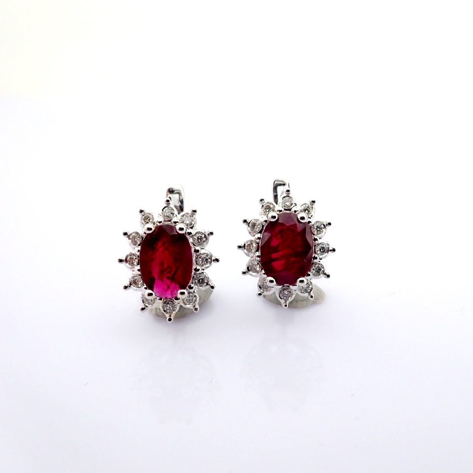 Natural Diamond 18K White Gold Earring