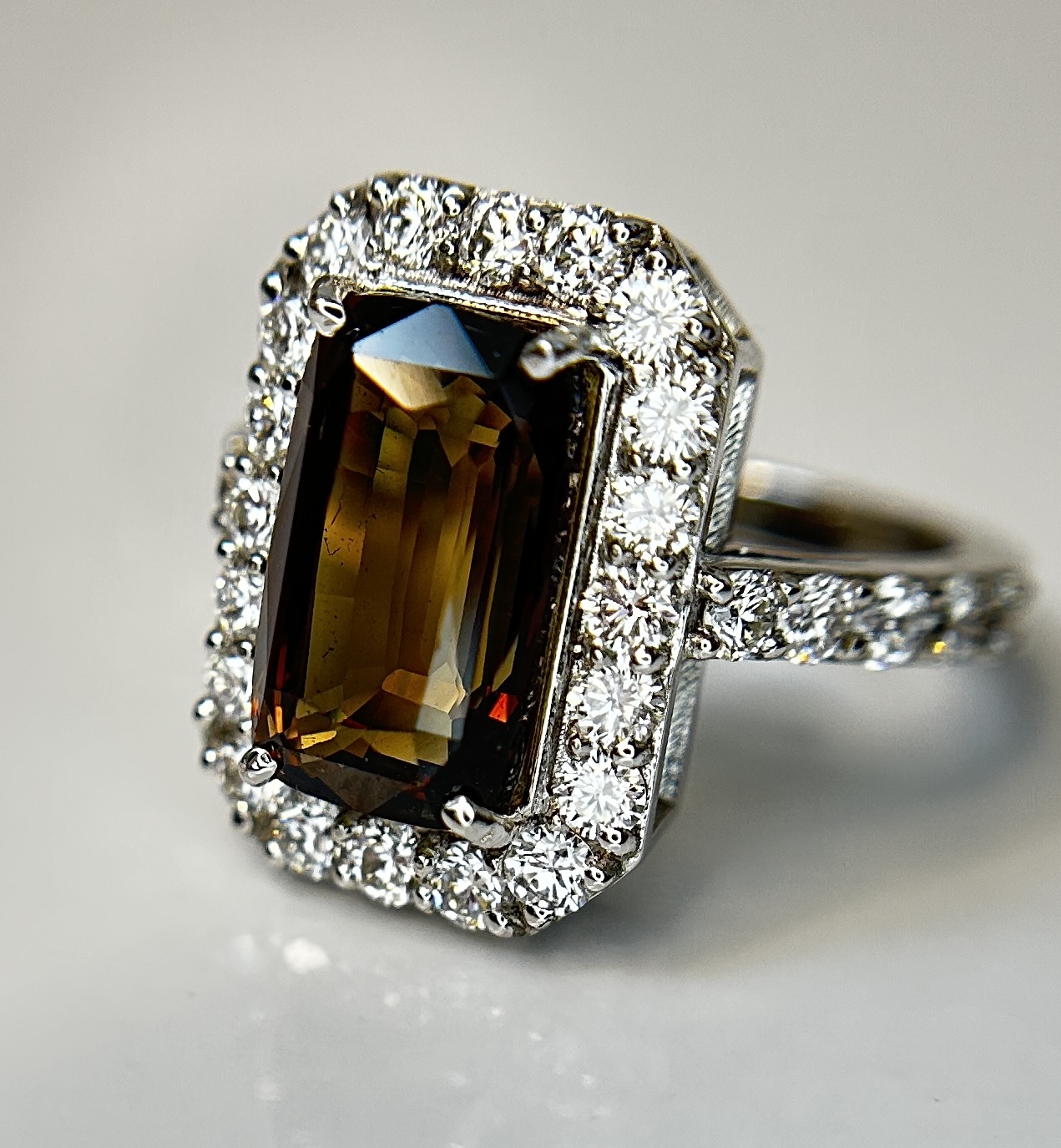 GIA Certified Natural Rare Alexandrite Ring 5.07ct With 1.38ct Diamond & 18k White Gold