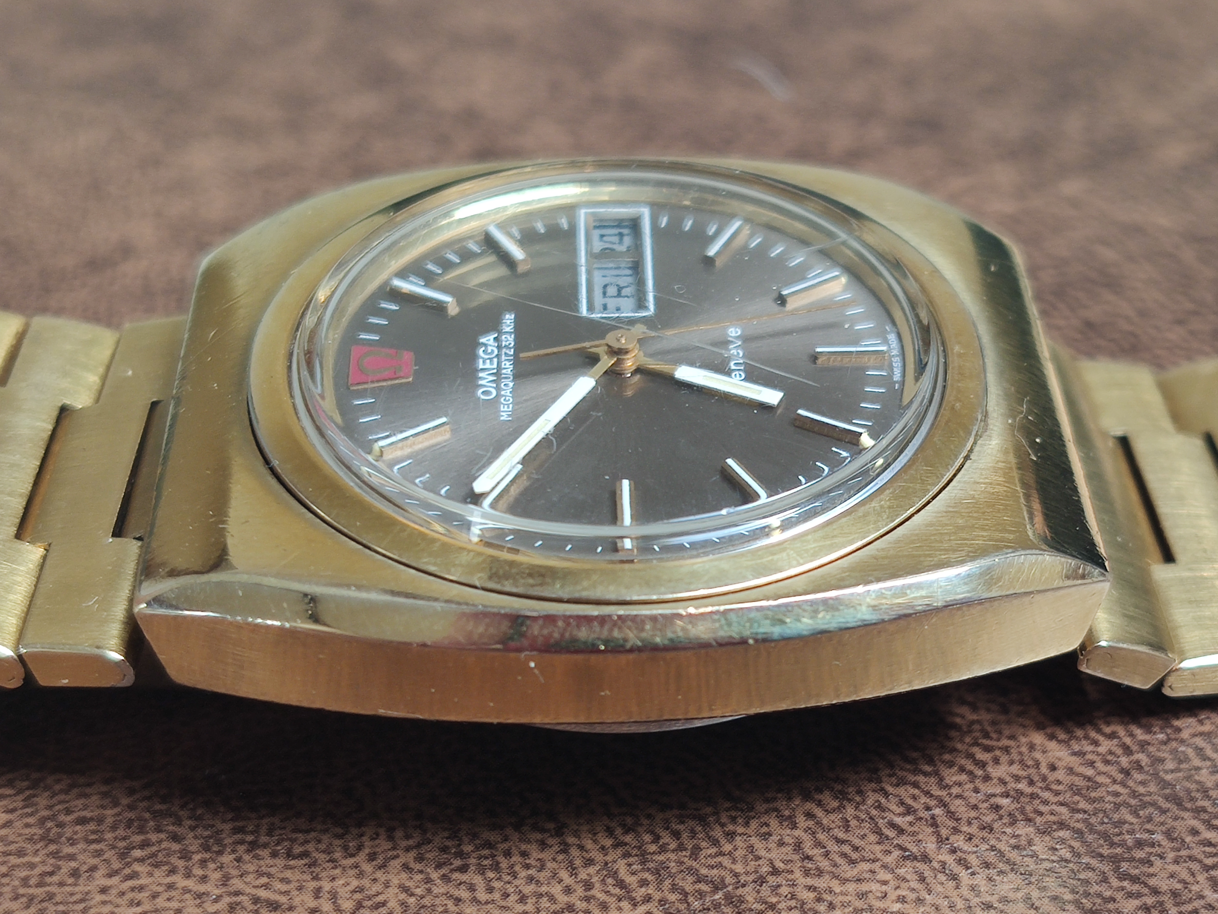 OMEGA MEGAQUARTZ 32 GENTLEMANS WATCH CIRCA 1974.