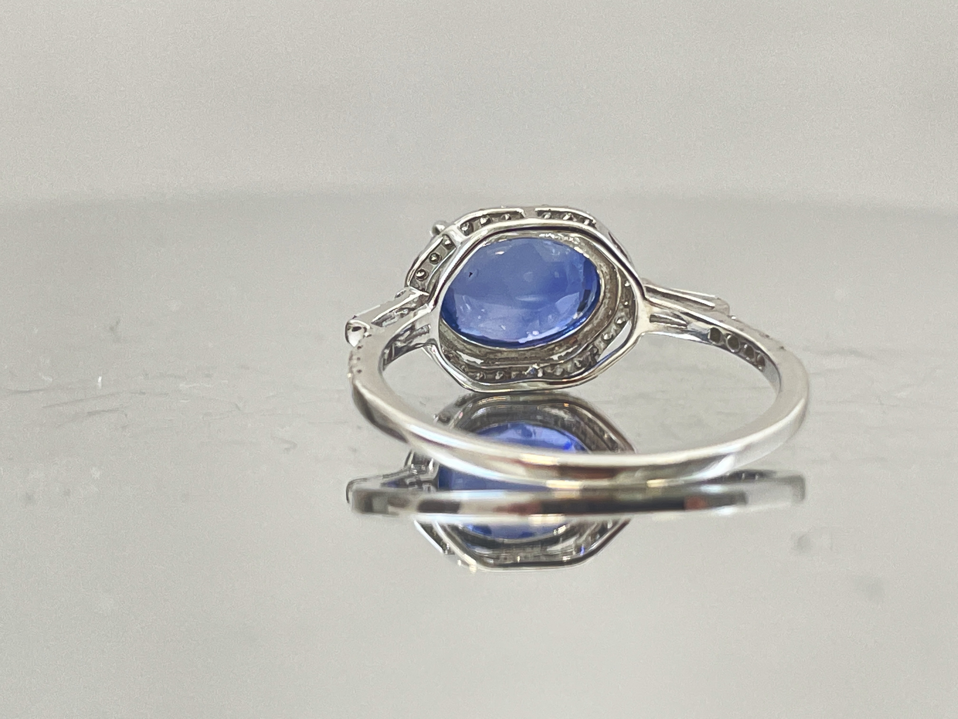 3.04 CT Unheated/Untreated Ceylon Cornflour Blue Sapphire Diamonds & 18k Gold