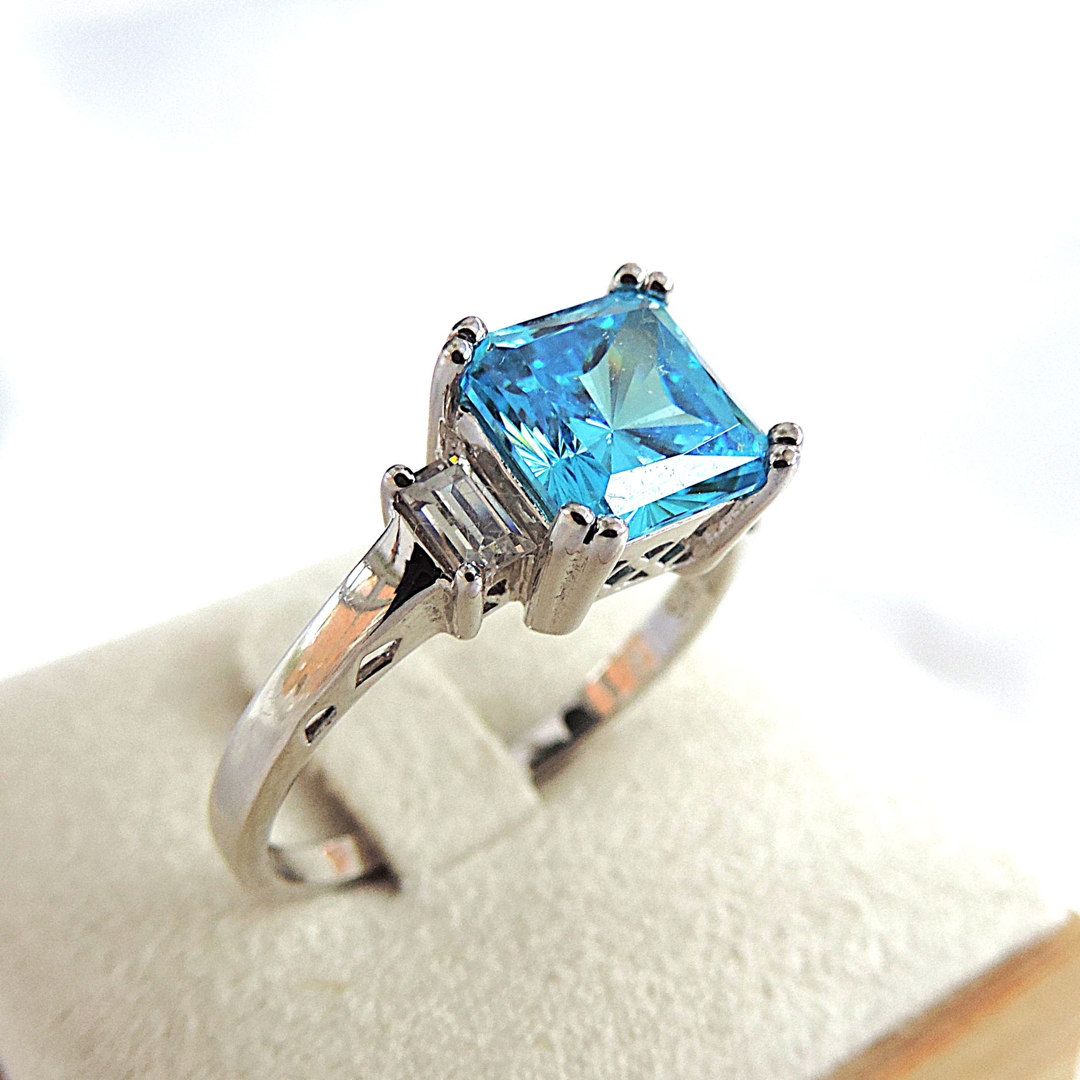 925 Silver Swiss Blue 2.75 Carat Topaz Gemstone Ring 'NEW'