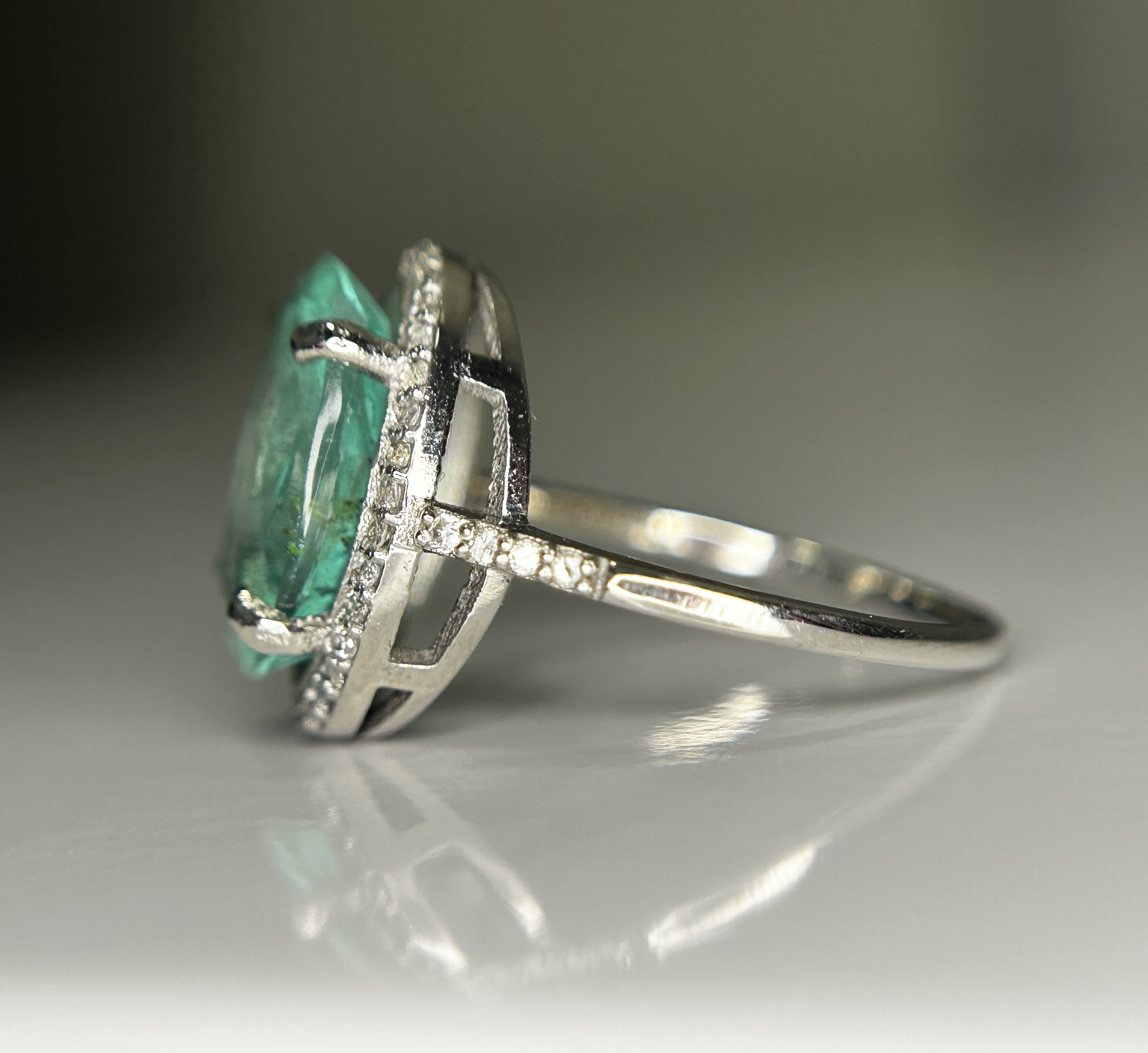 Beautiful 4.15CT Untreated Natural Columbian Emerald Ring, Diamonds & 18k Gold