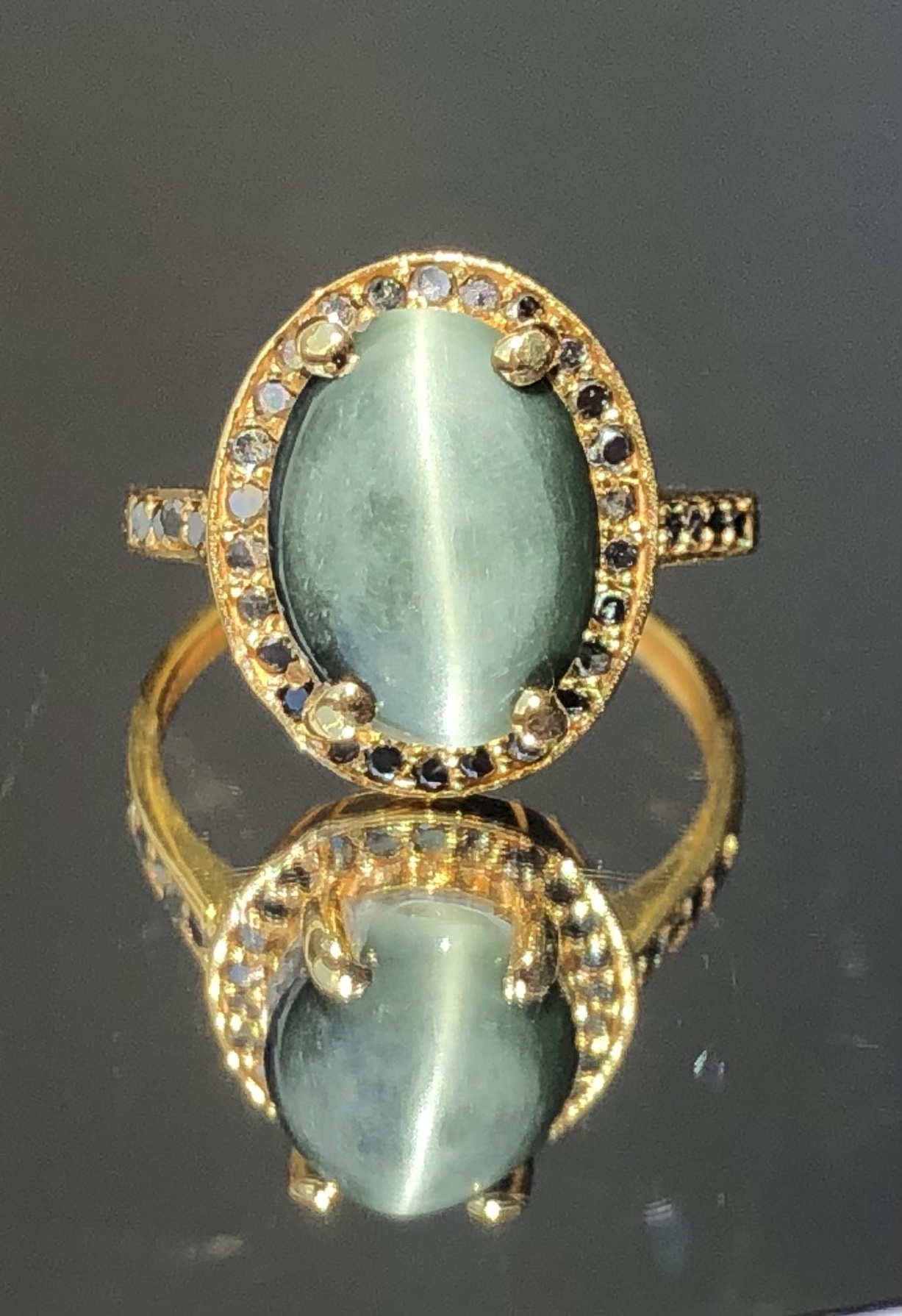 Beautiful Natural 3.05ct Cat’s Eye Ring With Natural Black Diamonds and 18k Gold