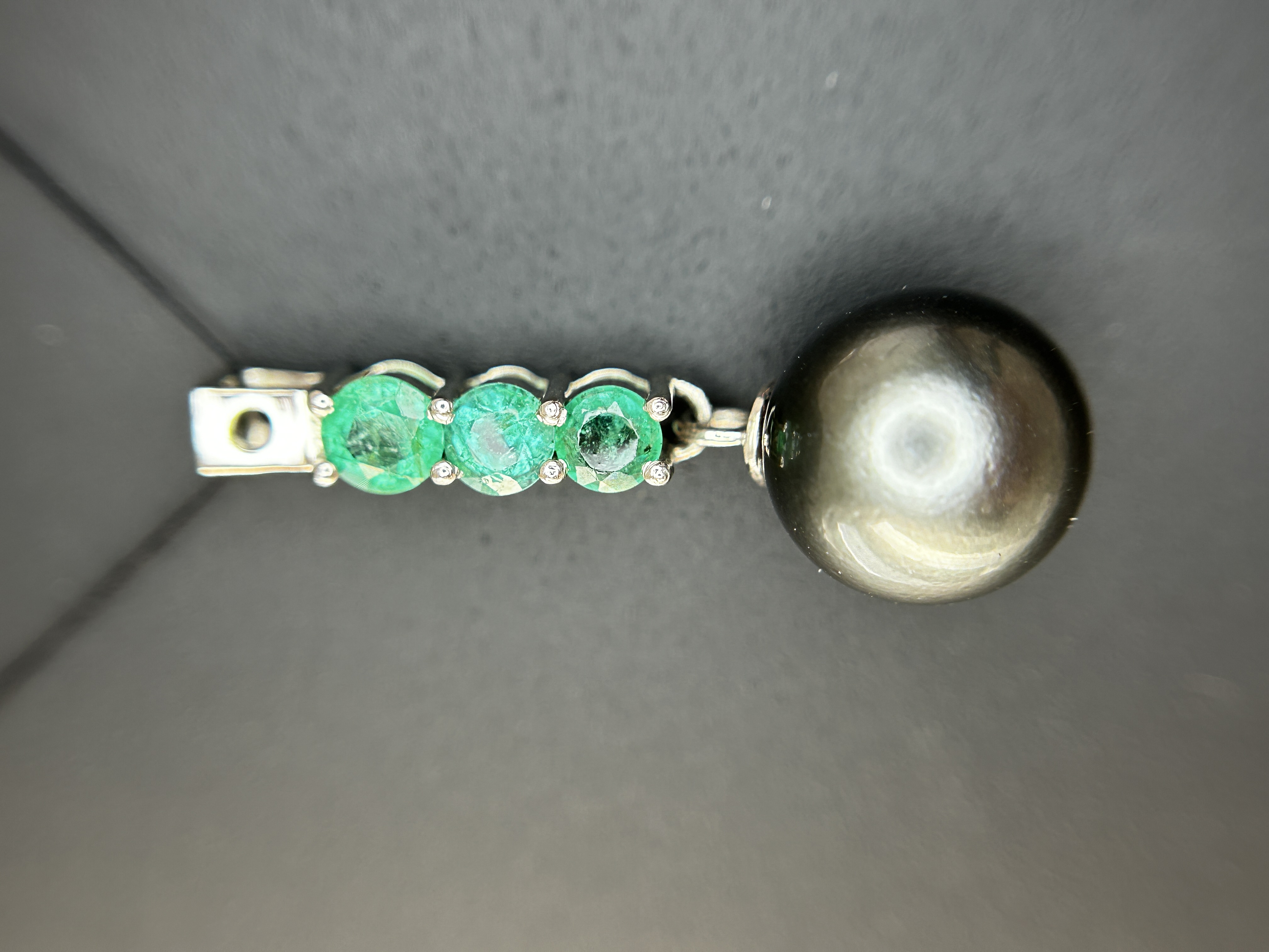 Beautiful 9.25CT Natural Tahitian Pearl With Emerald & 950 Platinum Pendant