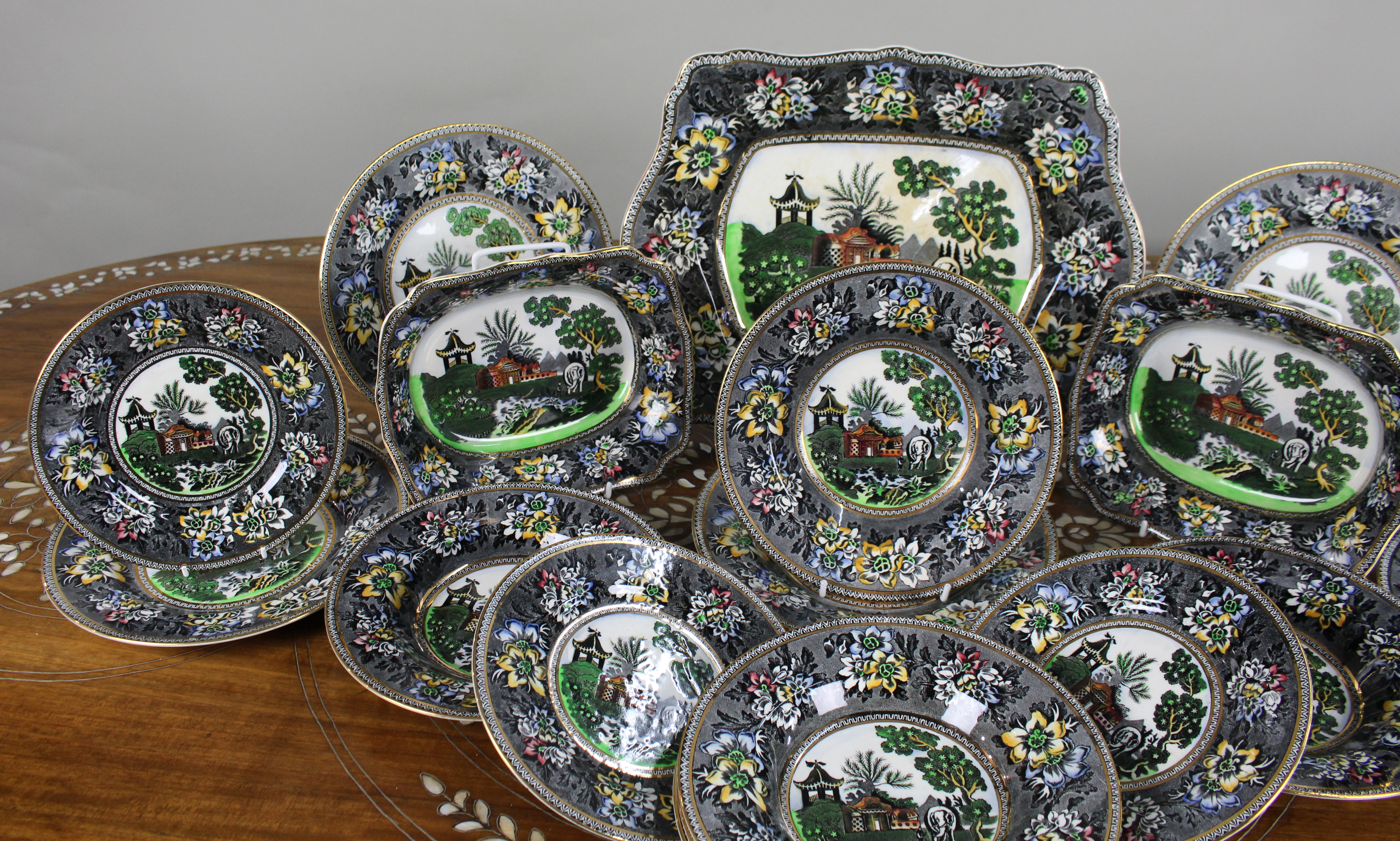 Hatterbridge Pottery Chinoiseries Rogers 20-Piece Dinner Service