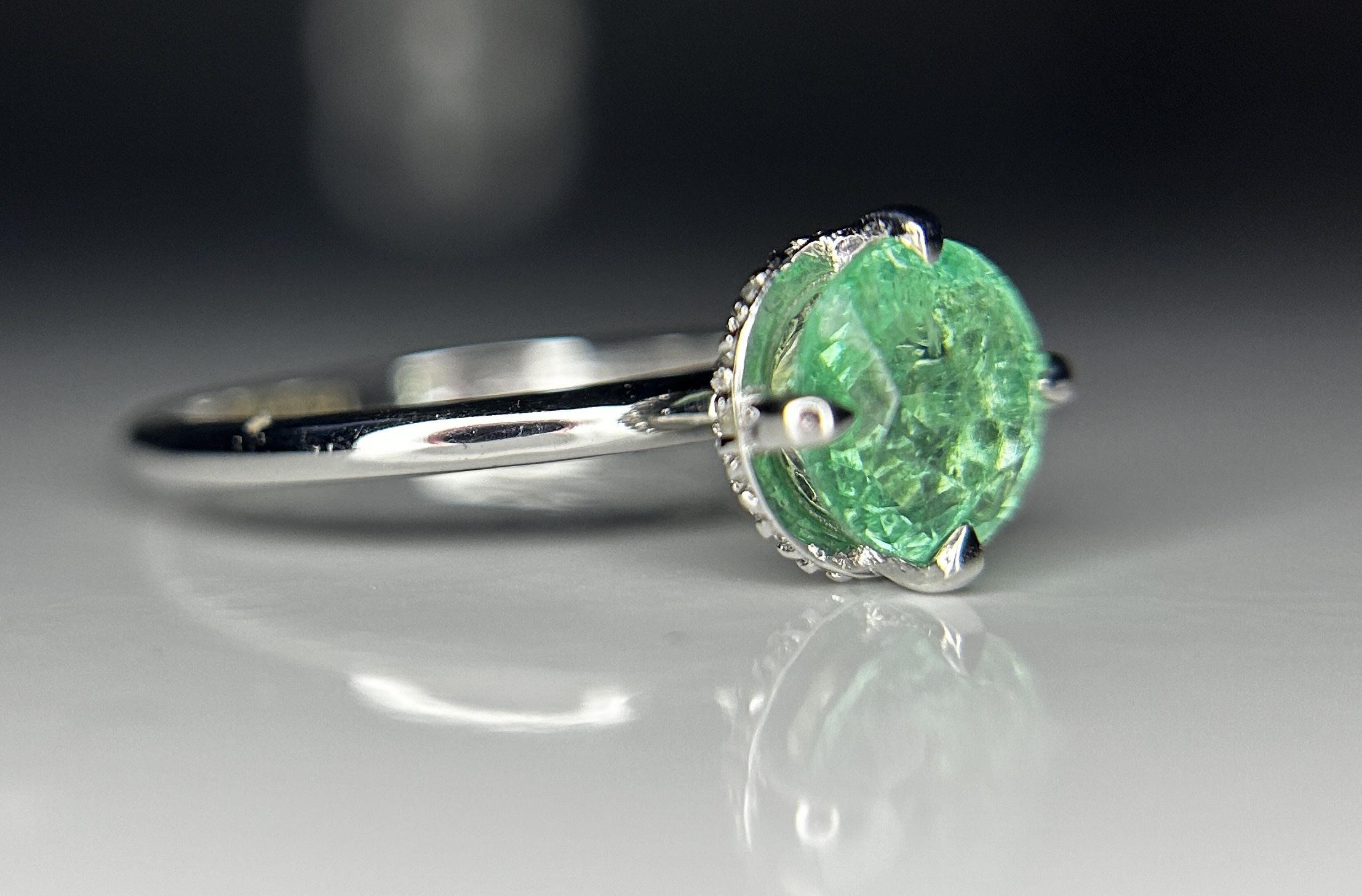 Beautiful 1.07ct Natural Emerald With Natural Diamonds & 18k Gold