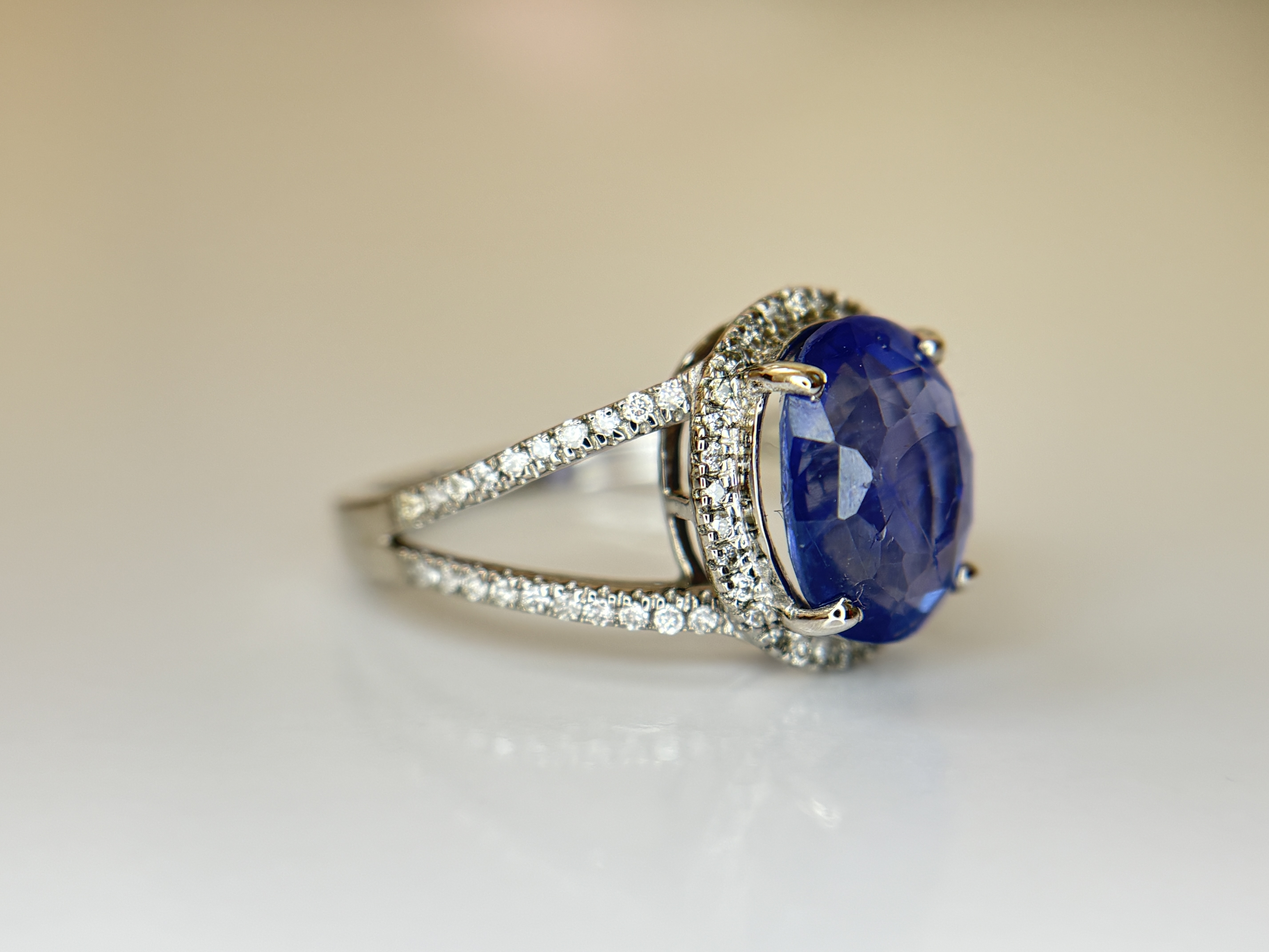 Beautiful 2.83 CT Natural Ceylon Cornflour Blue Sapphire Diamonds & 18k Gold