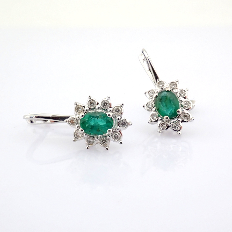 Natural Diamond 18K White Gold Earring