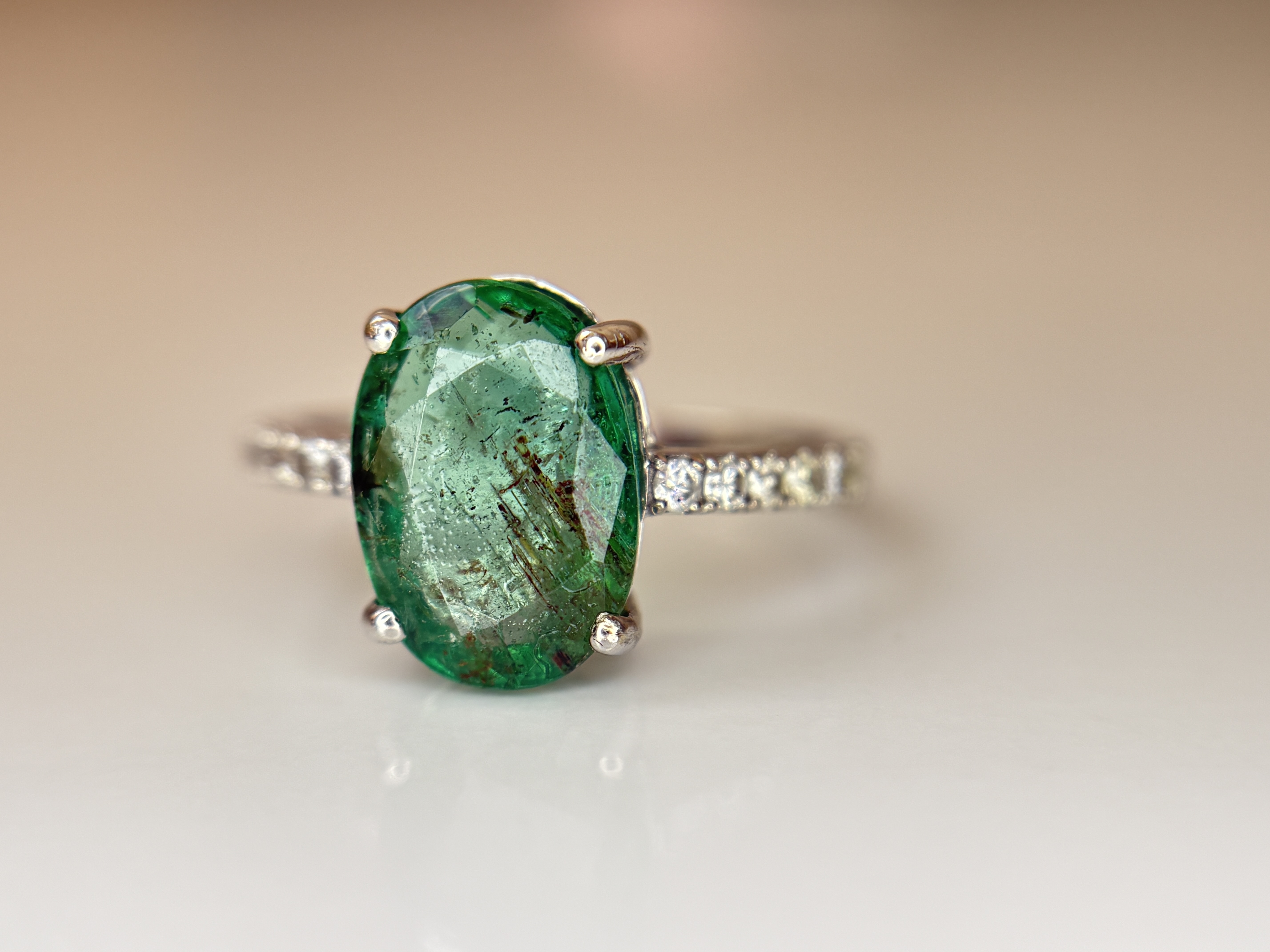 Beautiful Natural Emerald 3.00ct With Natural Diamonds & 18k Gold