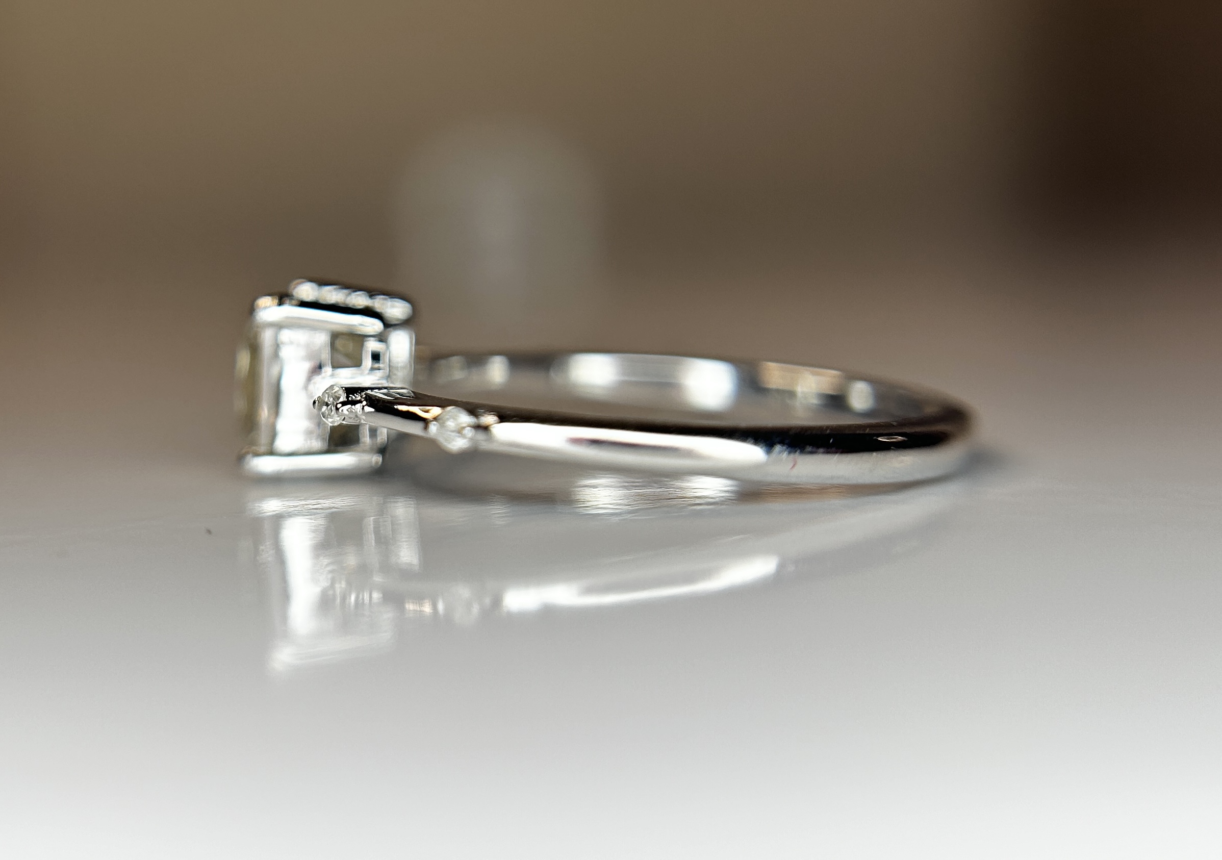 Beautiful 1.07ct Princess Cut Untreated Natural Solitaire Diamond & 18k Gold