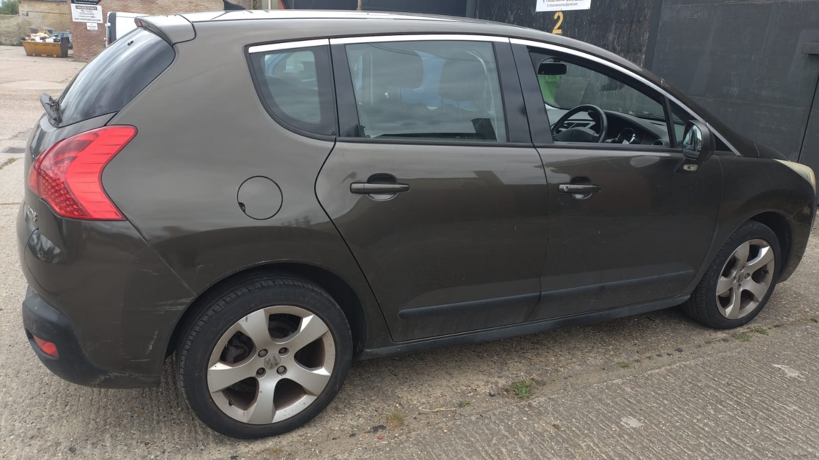 PEUGEOT 3008