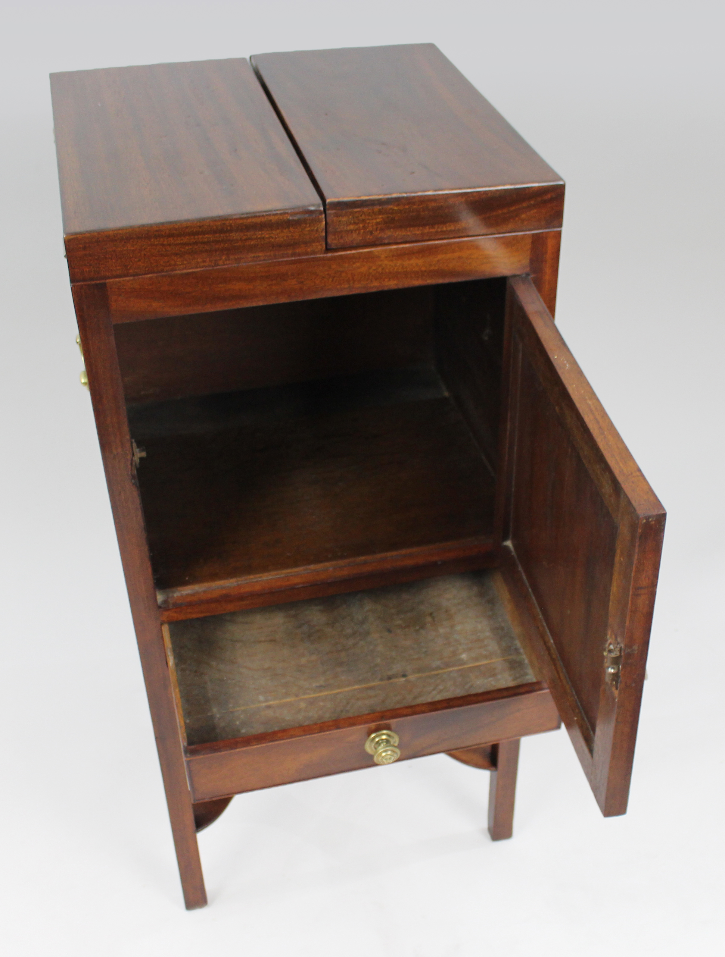 George III Mahogany Vanity Stand
