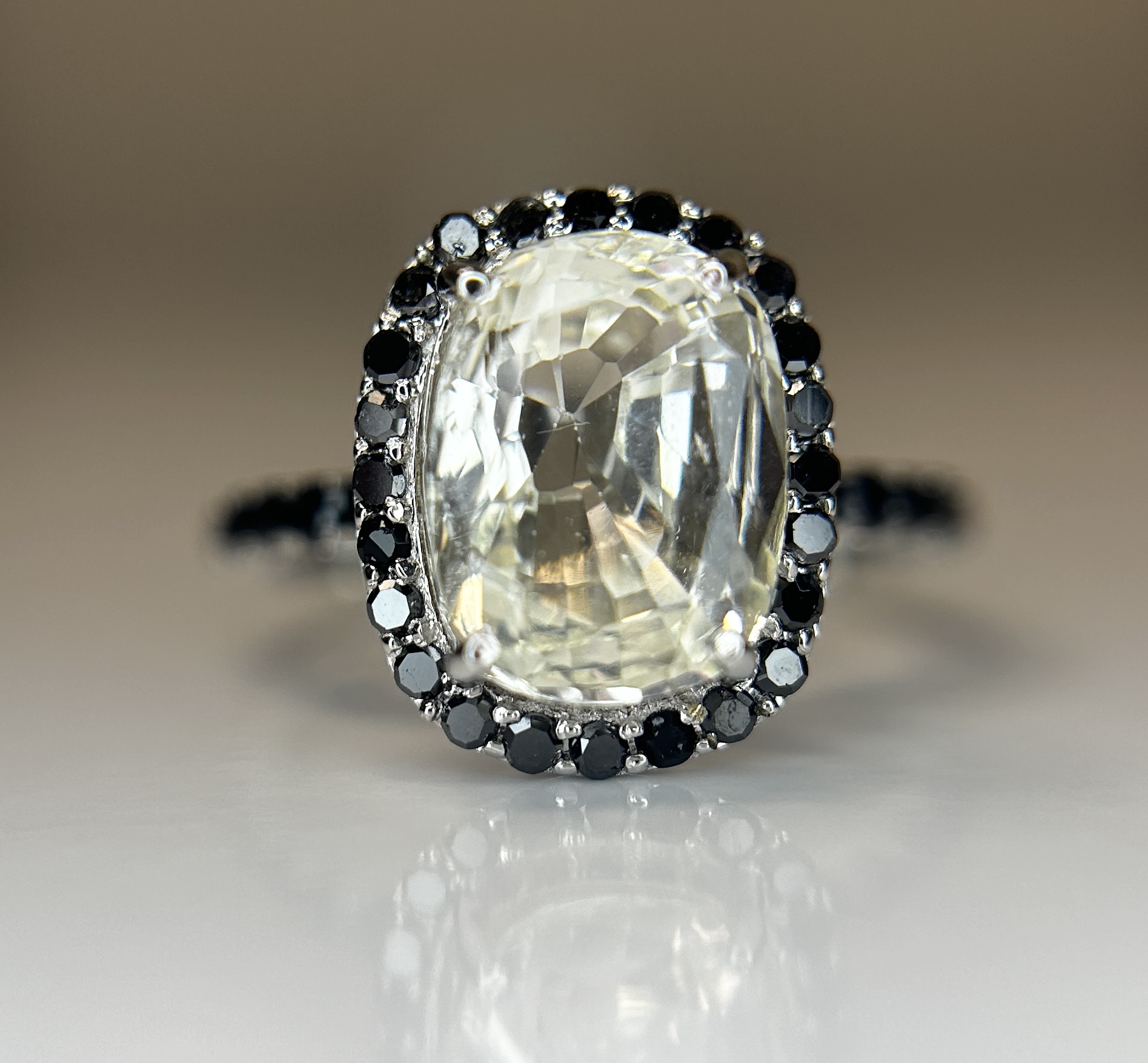 Beautiful 3.15CT Natural Ceylon White Sapphire W Natural Diamonds & 18k Gold