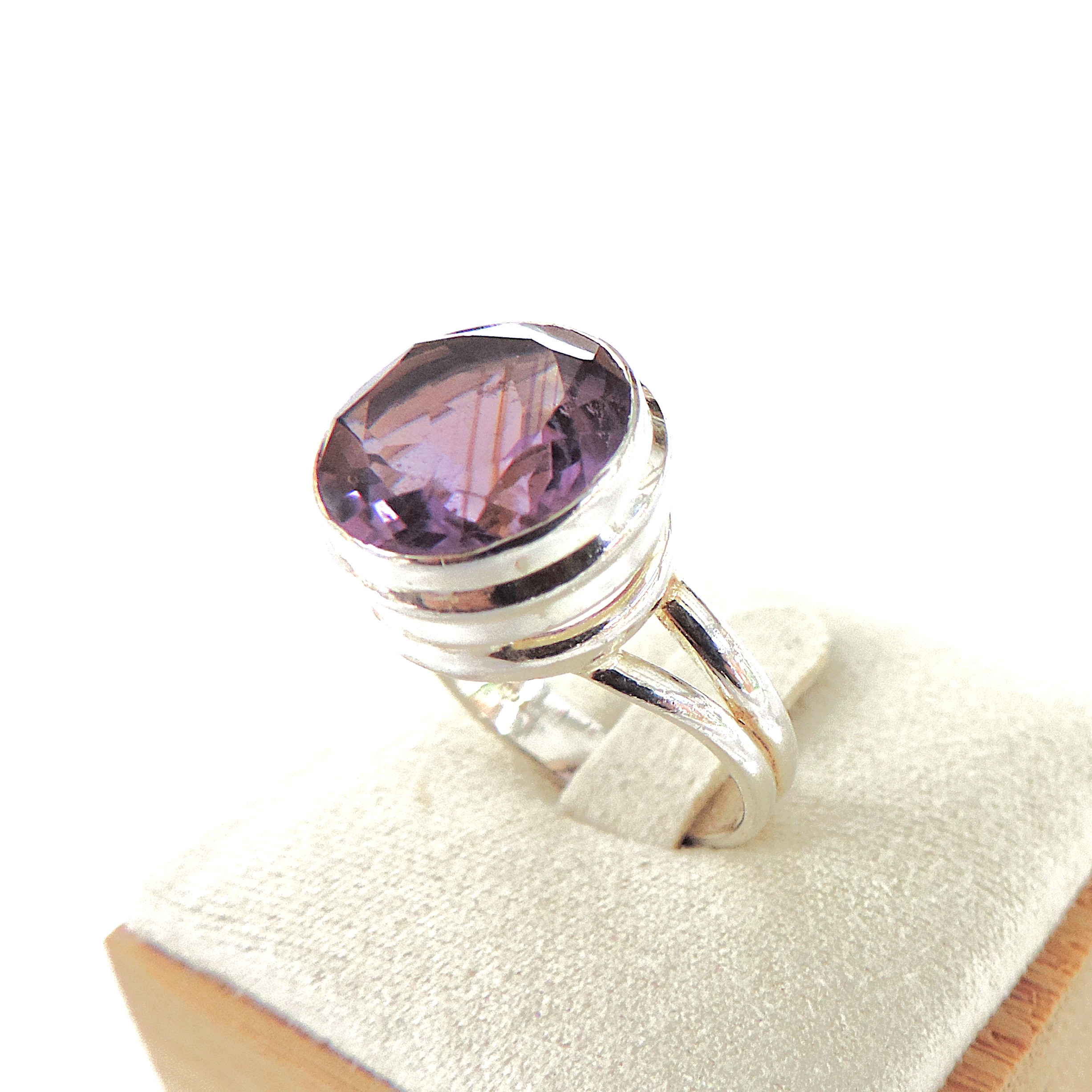 925 Silver 5.5  Carat Amethyst Gemstone Ring