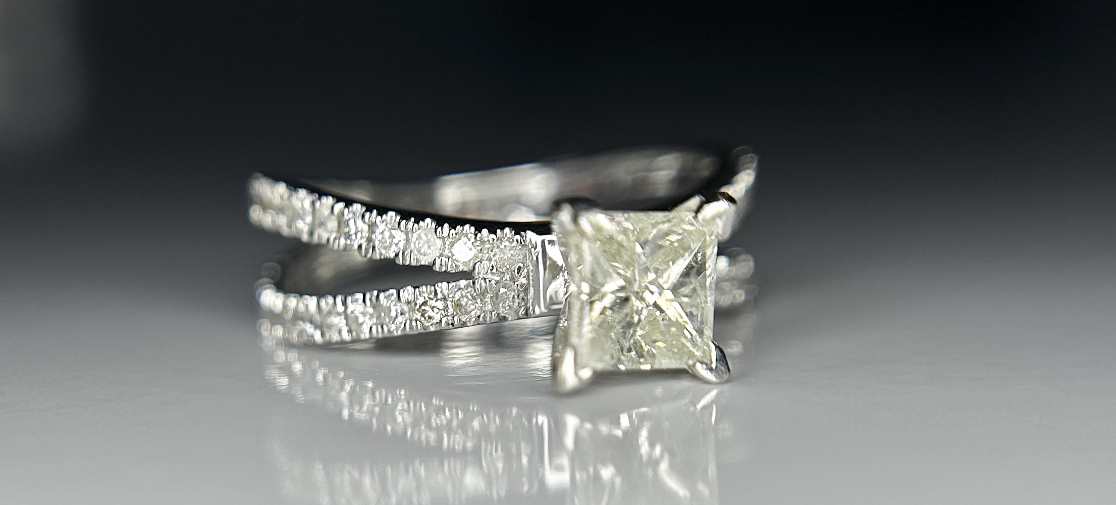 Beautiful 1.17ct Princess Cut Untreated Natural Solitaire Diamond & 18k Gold