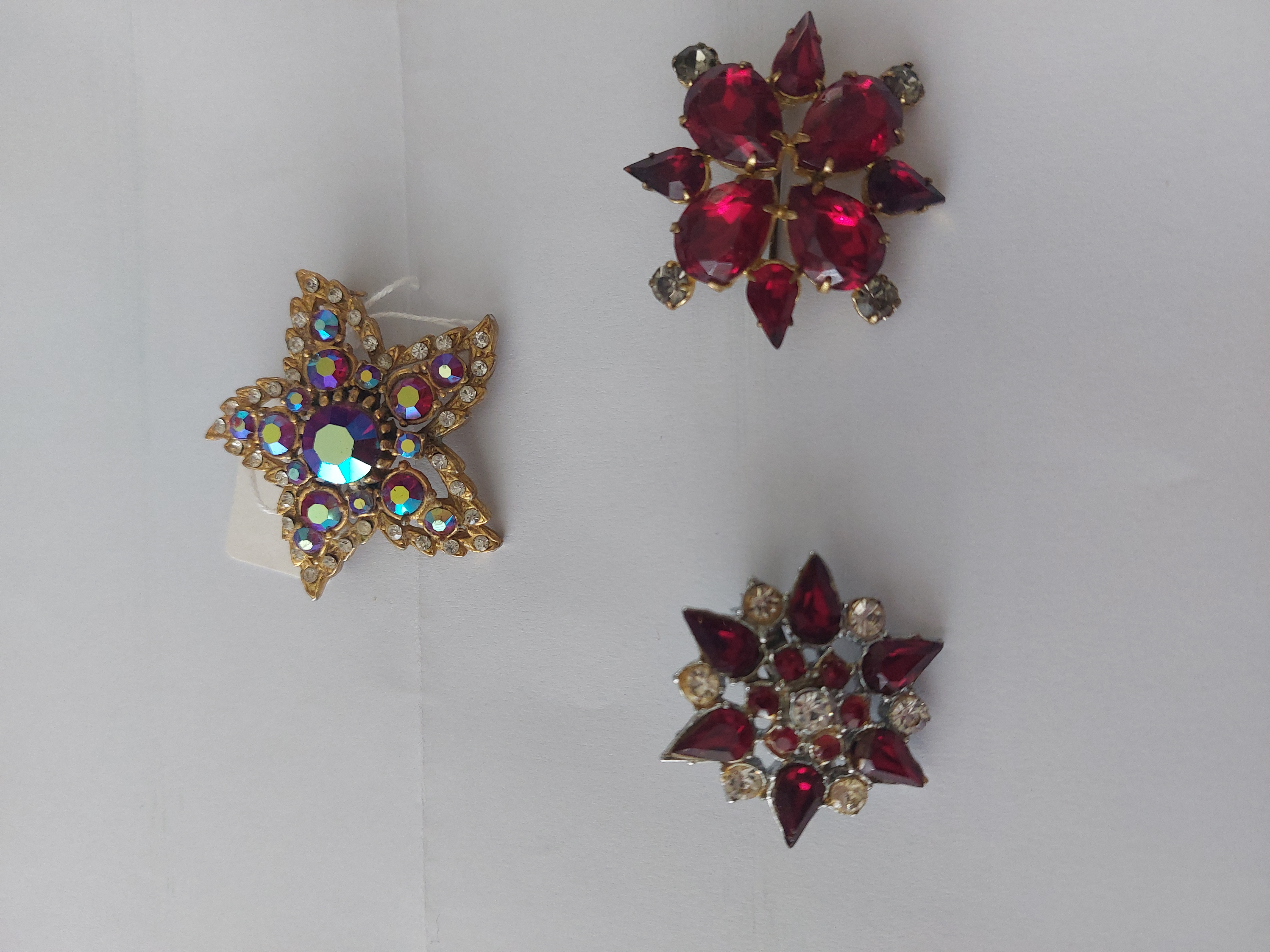Selection of 5 Vintage Brooches