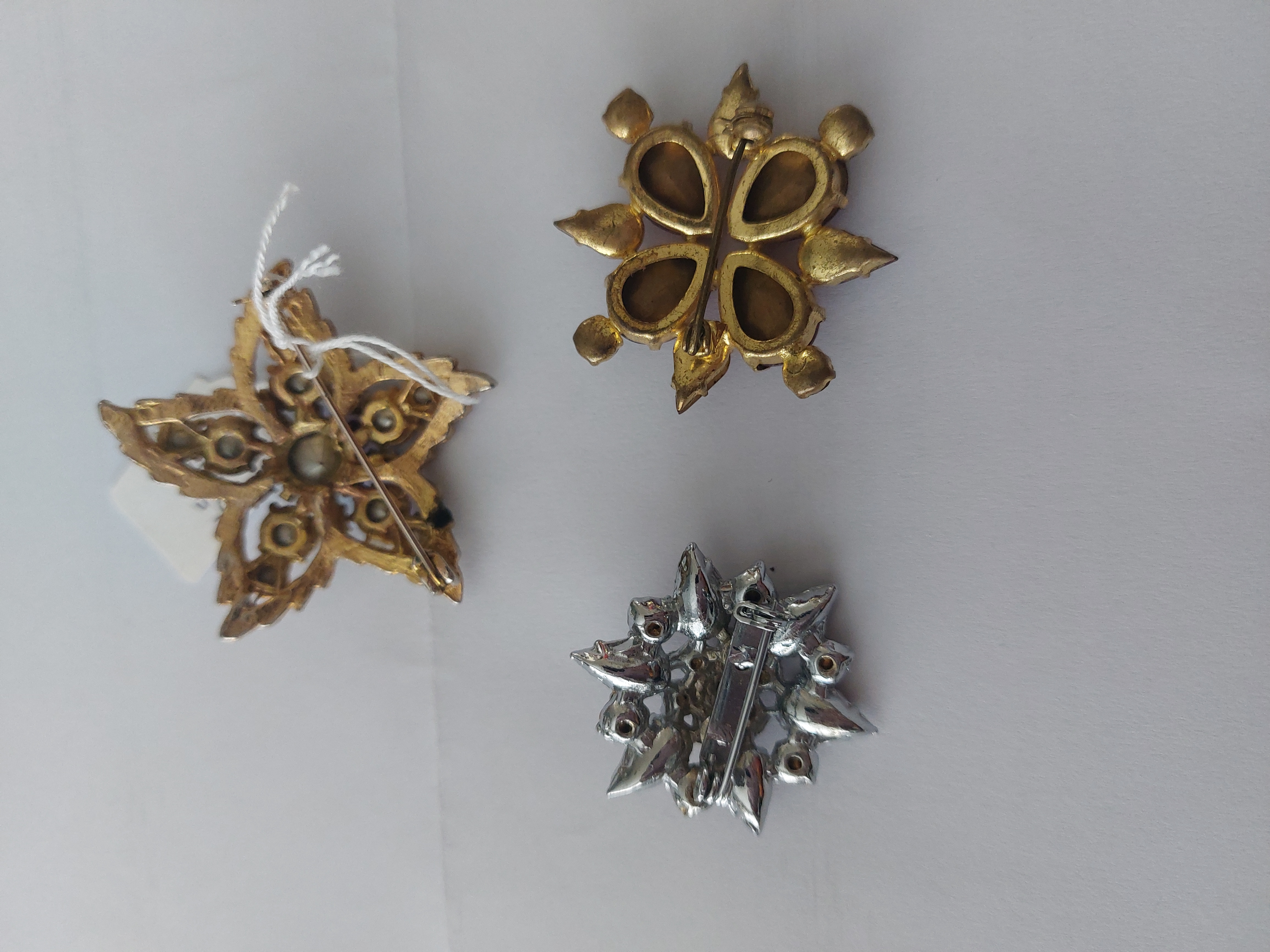 Selection of 5 Vintage Brooches