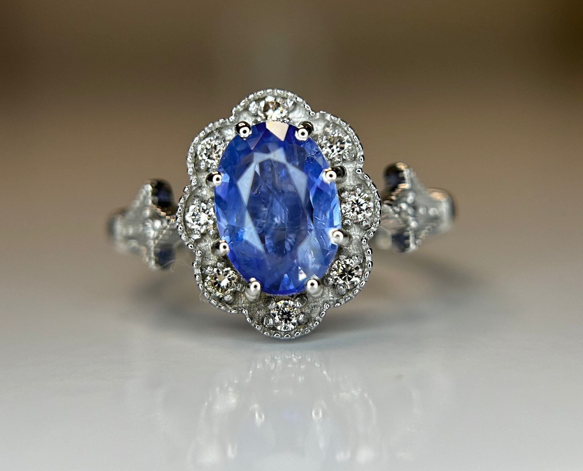 Beautiful 1.74 CT Natural Ceylon Blue Sapphire Diamonds & 18k Gold