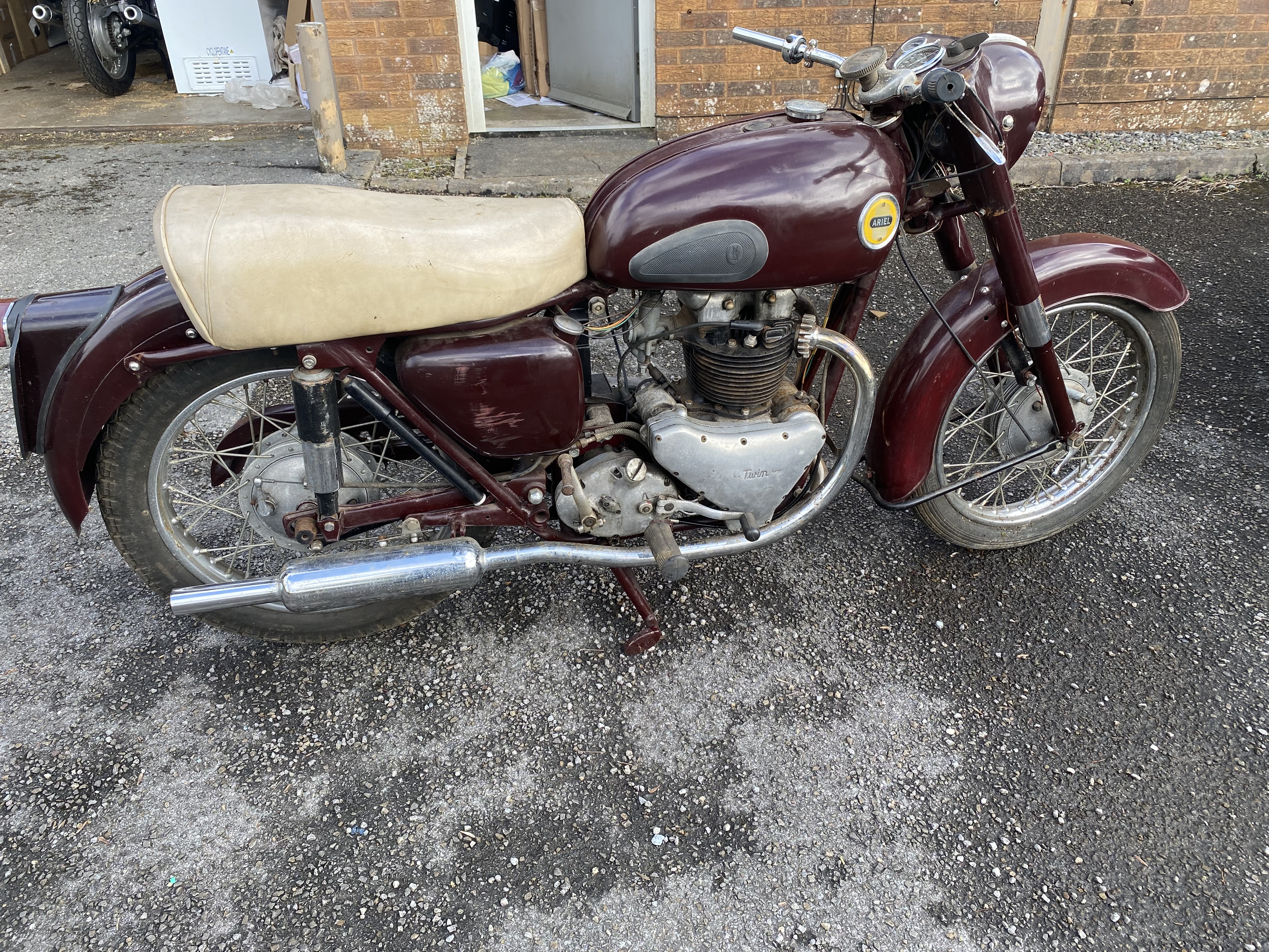 Ariel 650 Huntmaster, running project,with V5