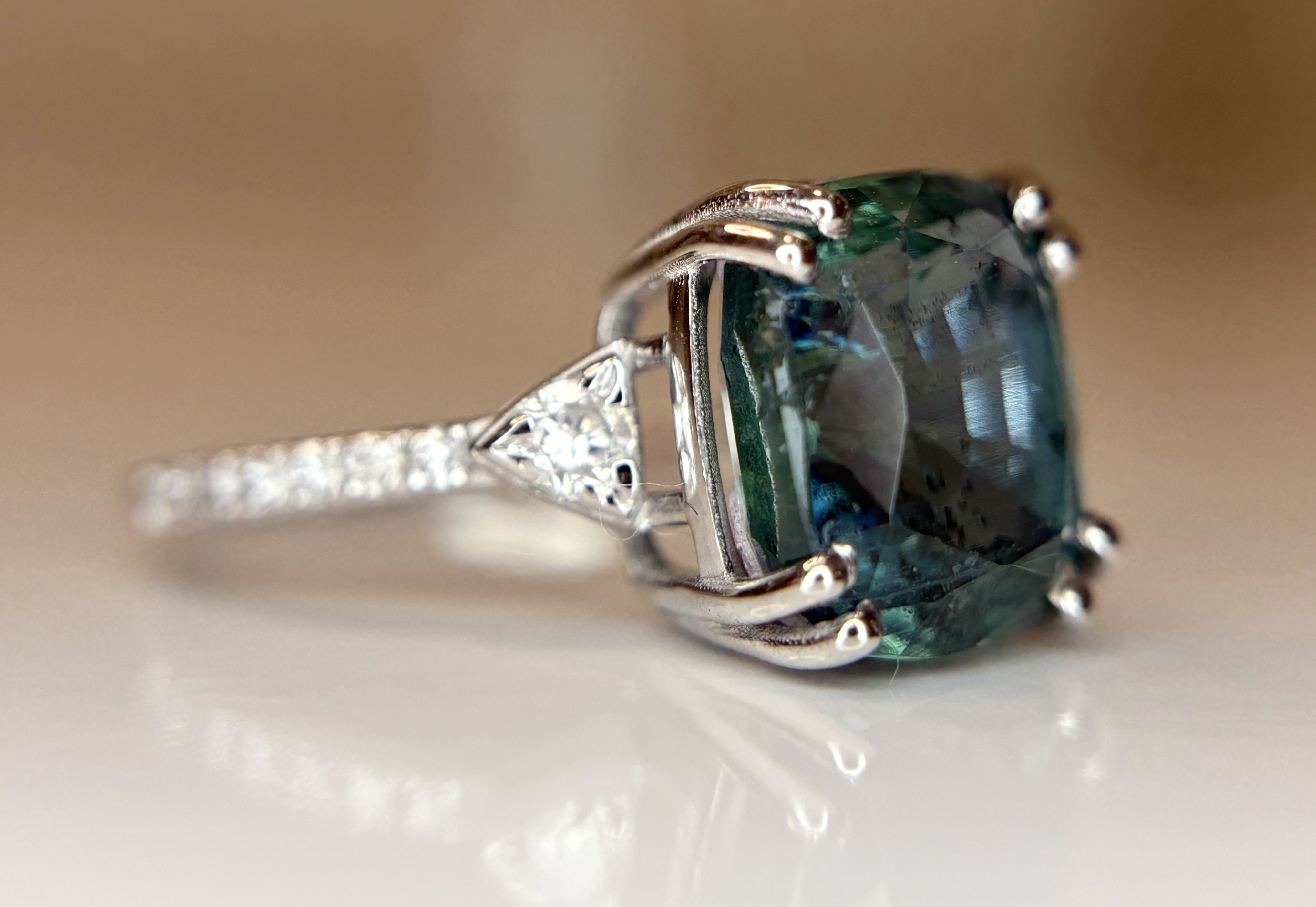 Beautiful Natural Emerald 4.75 CT With Natural Diamonds & 18k Gold