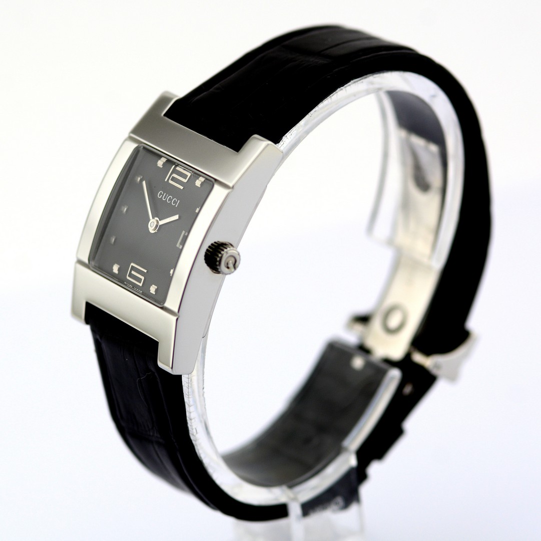 Gucci / 7700L Date Dial - (Unworn) Unisex Steel Wrist Watch