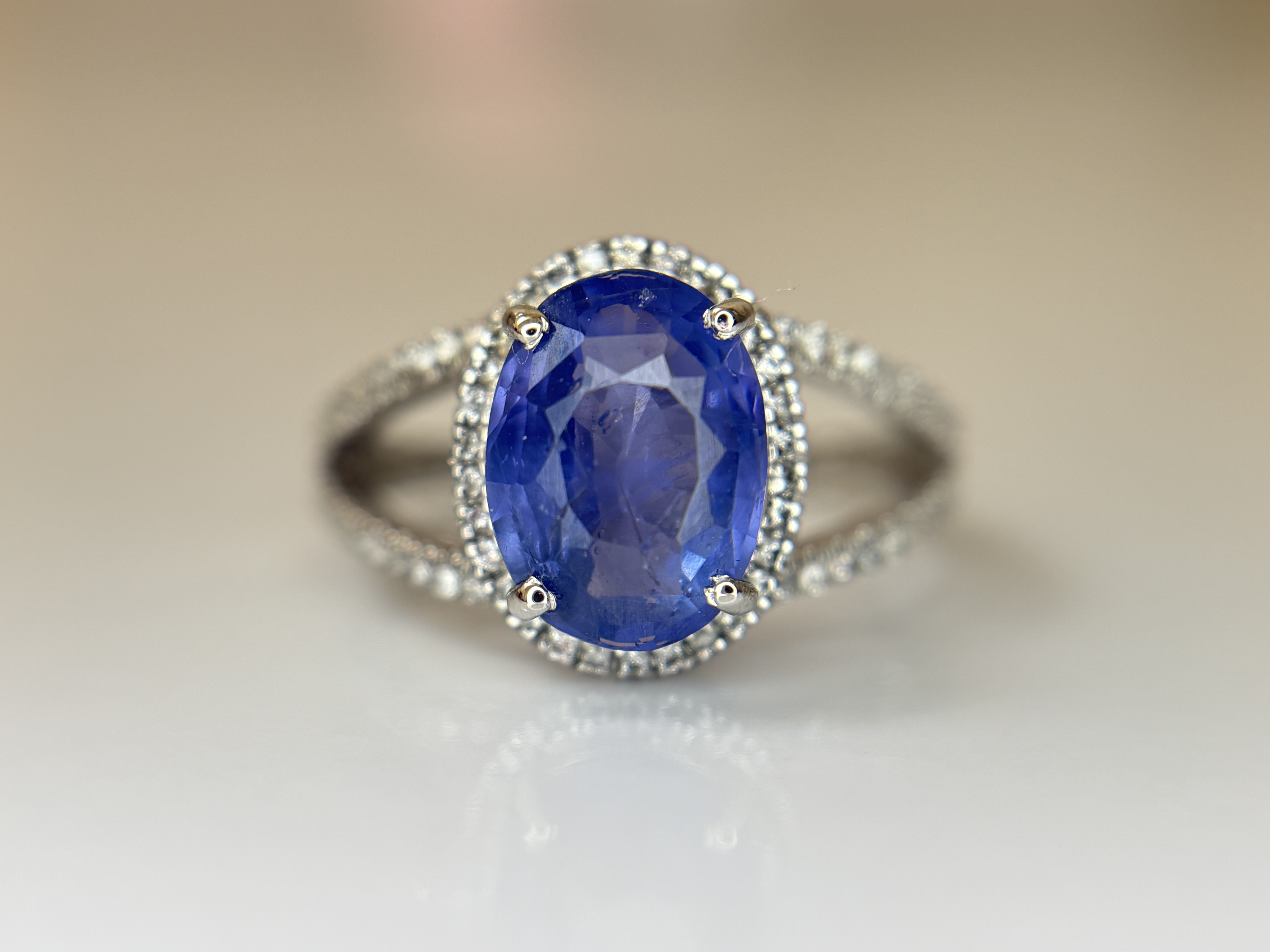 Beautiful 2.83 CT Natural Ceylon Cornflour Blue Sapphire Diamonds & 18k Gold