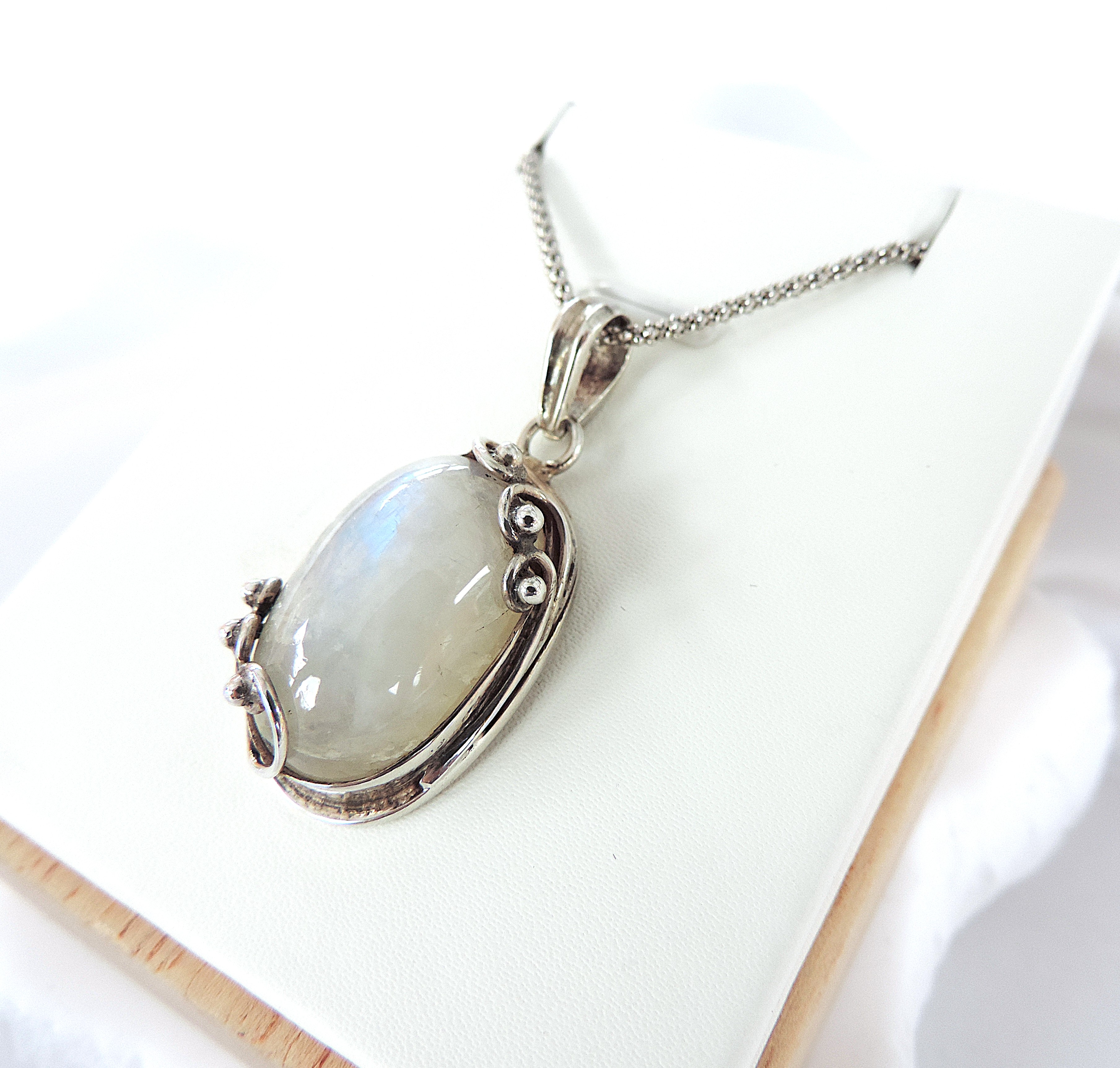  Vintage Artisan 925 Sterling Silver Cabochon Moonstone Necklace