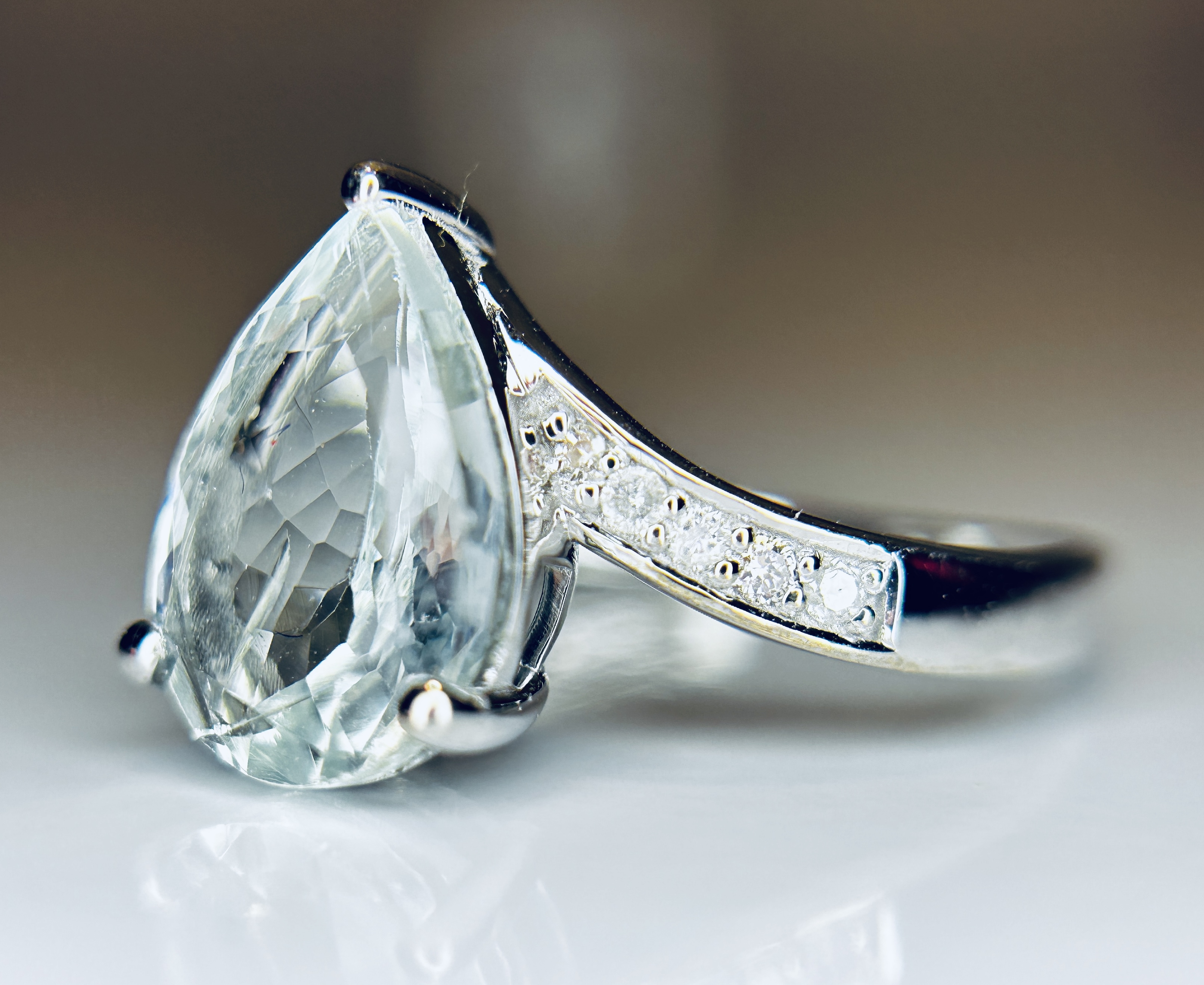 Beautiful 2.60 CT Natural Aquamarine Ring With Natural Diamonds & 18k White Gold