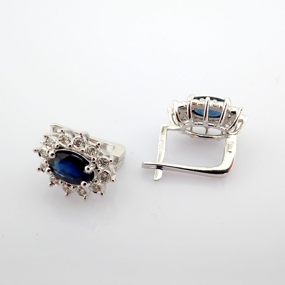 Natural Diamond 18K White Gold Earring