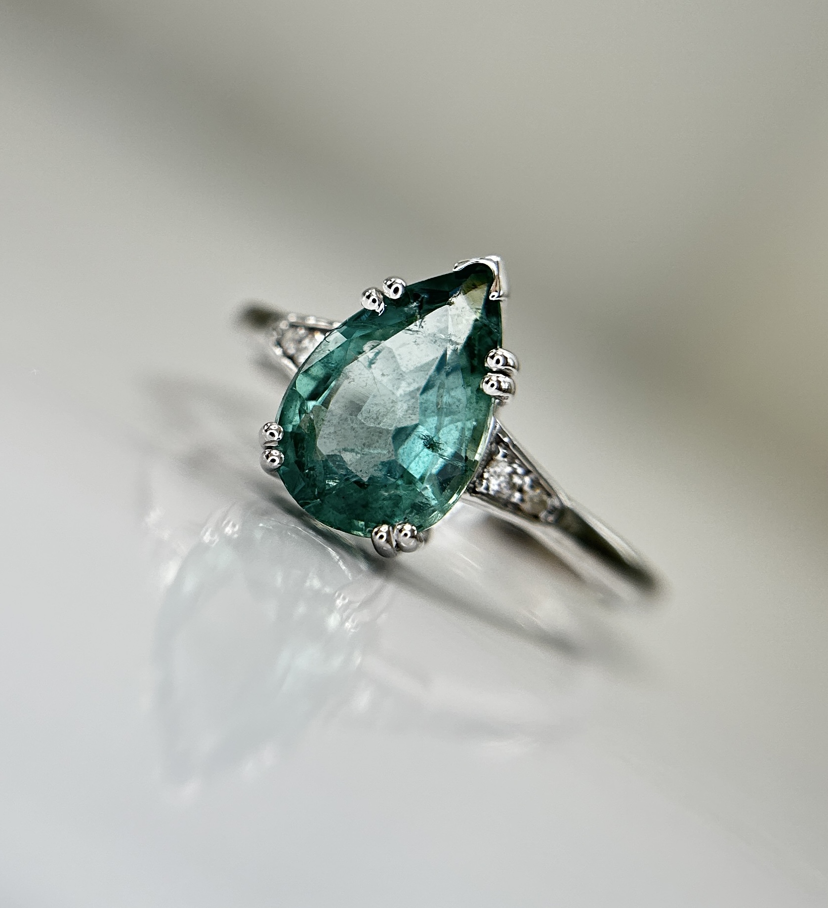 Beautiful Natural Emerald 1.81 CT With Natural Diamonds & 18k Gold