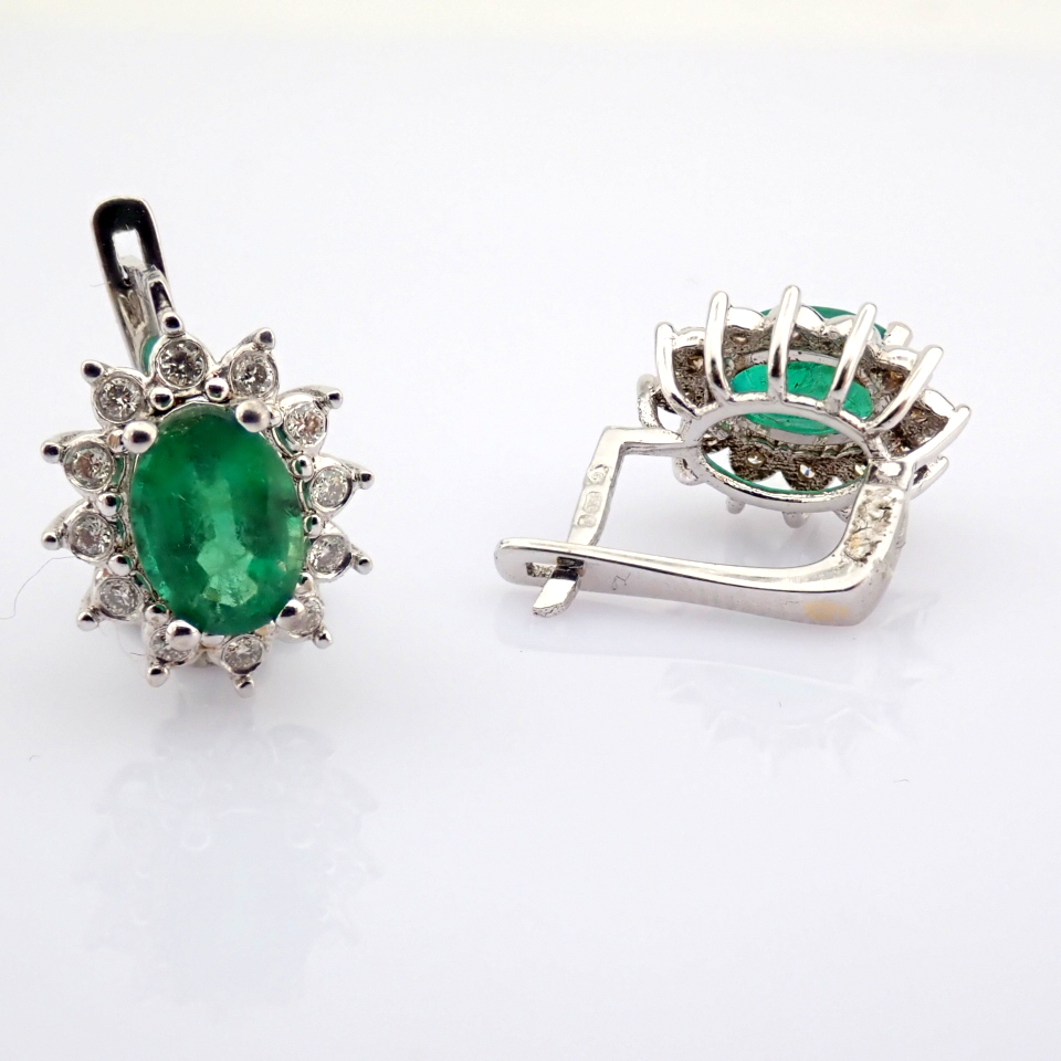 Natural Diamond 18K White Gold Earring