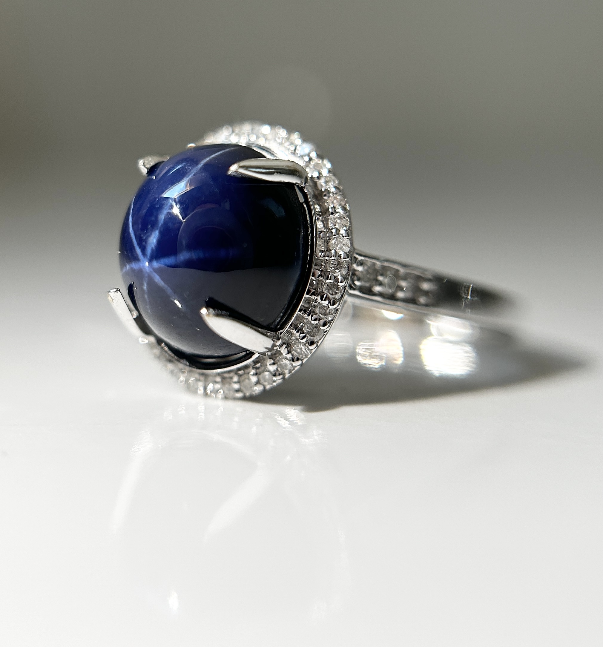 Beautiful 8.63 CT Unheated Ceylon Star Blue Sapphire With Natural Diamonds & 18k Gold