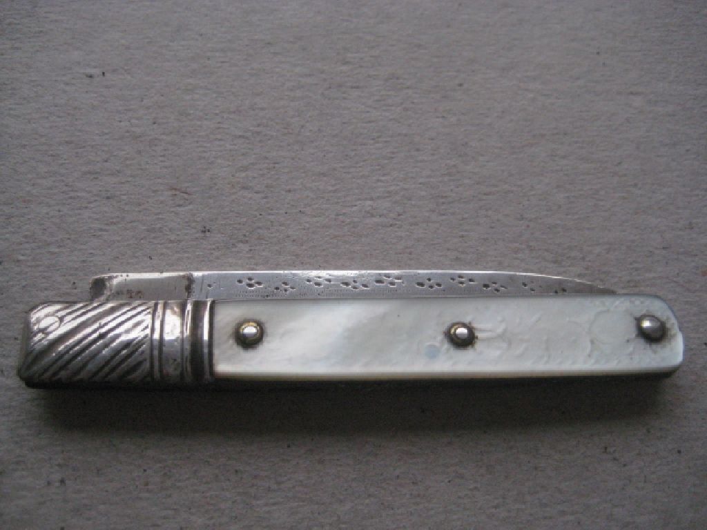 George III Mother of Pearl Hafted Silver Bladed Folding Fruit Knife