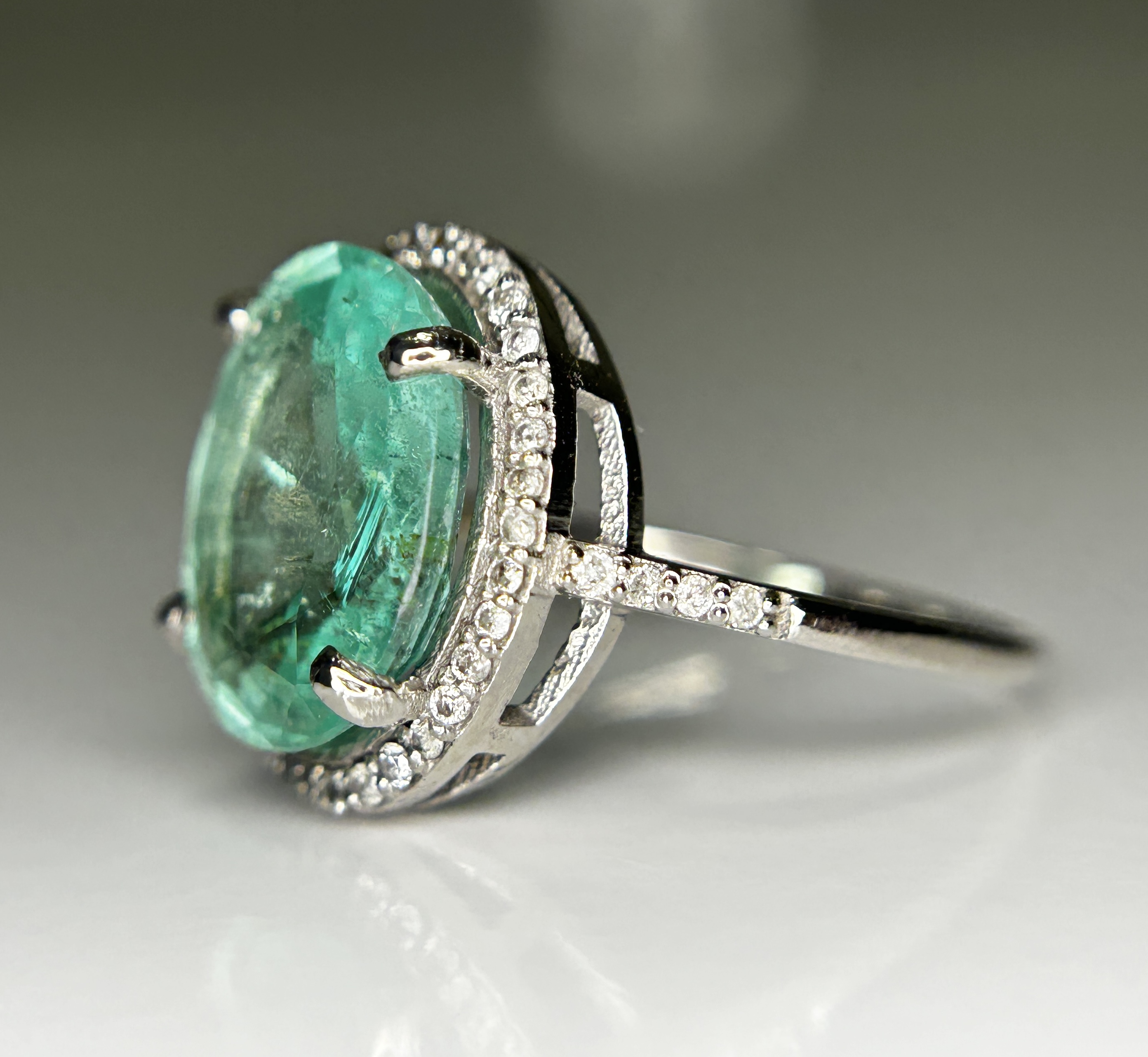 Beautiful 4.15CT Untreated Natural Columbian Emerald Ring, Diamonds & 18k Gold